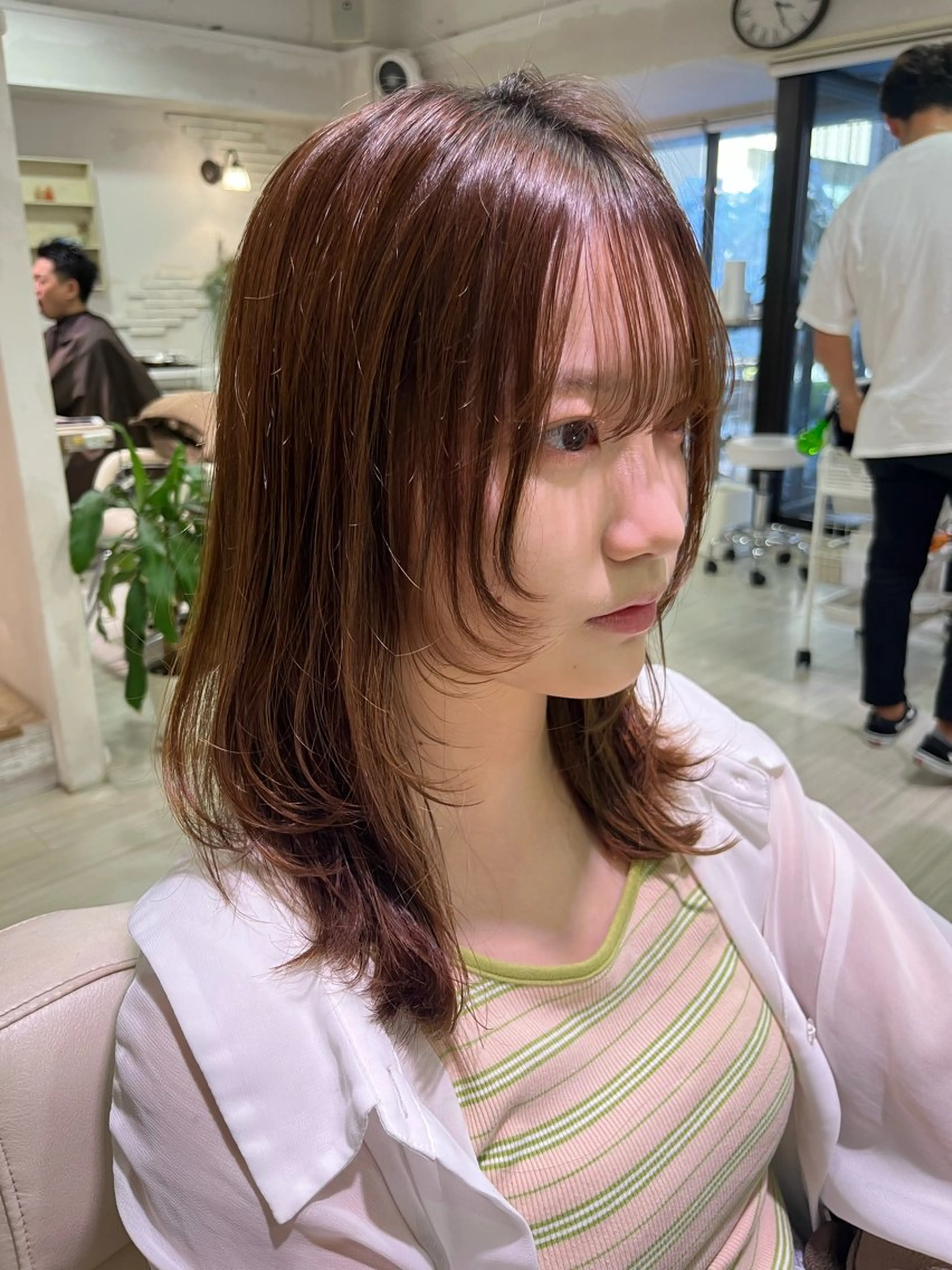 ミディアム レイヤーカット カット トリートメント 坂口 愛のヘアスタイル