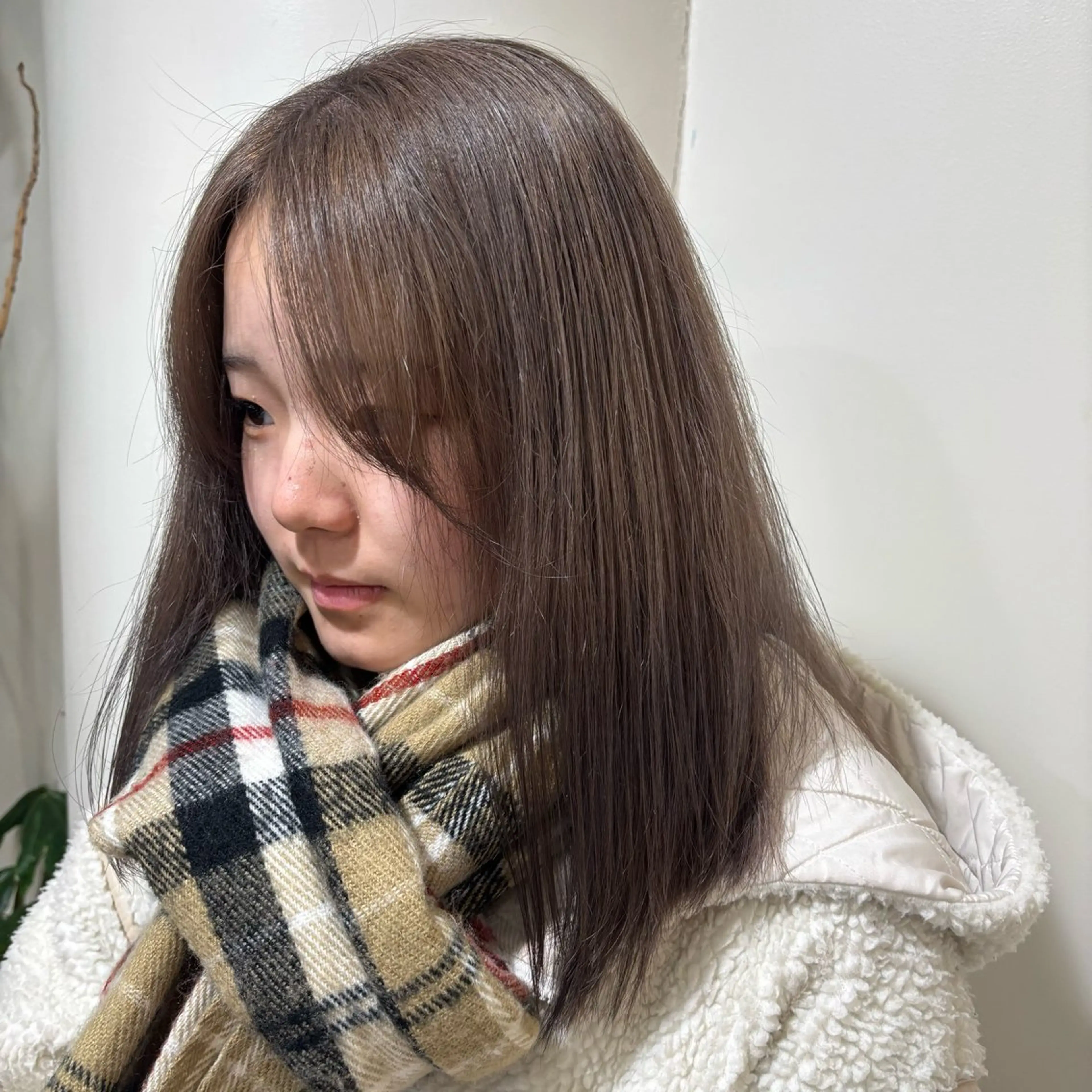 ミディアム カラー 透明感カラー グレージュ ハイトーンカラー 由比藤理子 ブリーチカラー🌈のヘアスタイル