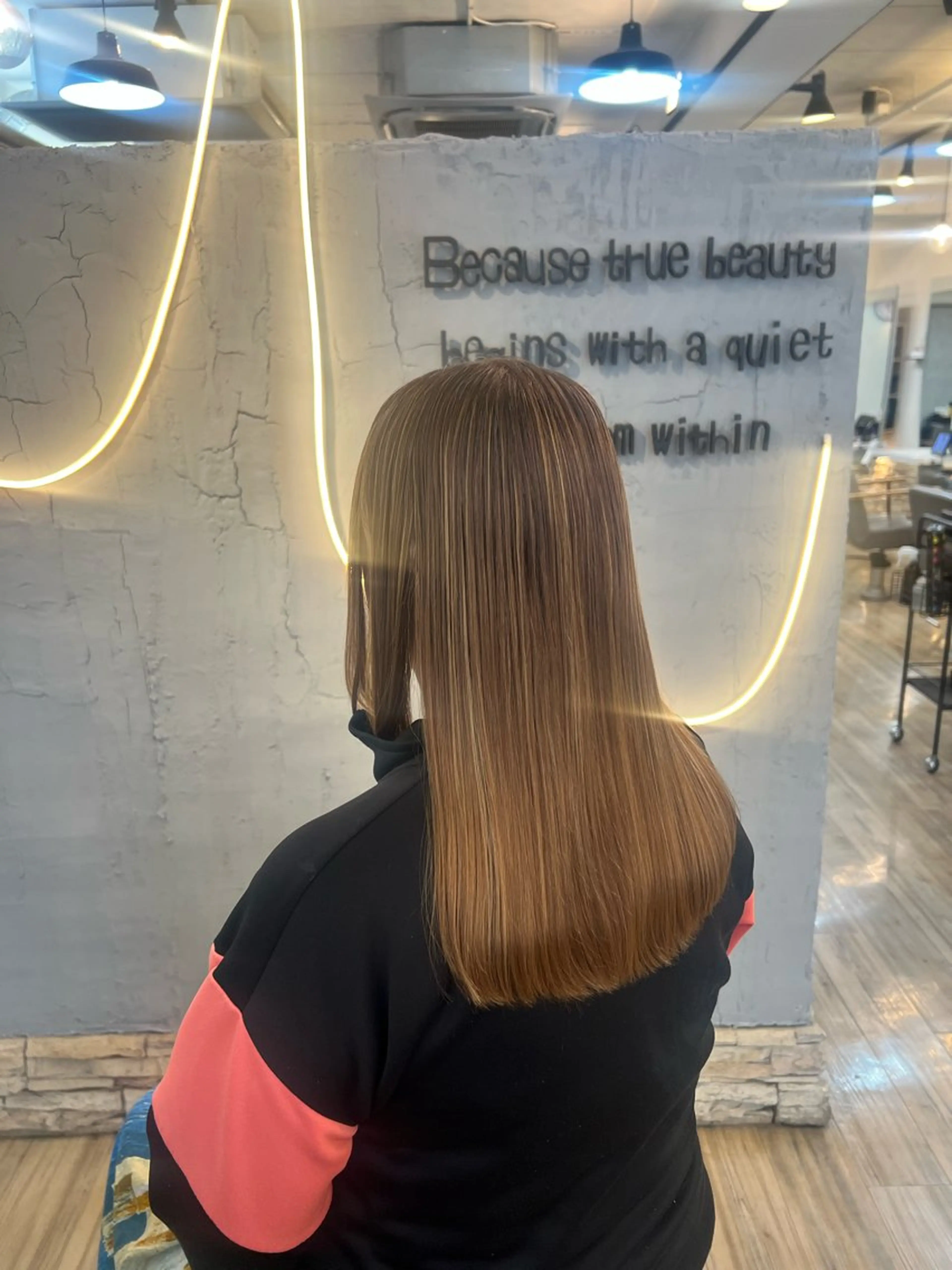 ミディアム レイヤーカット 窪木 里紗のヘアスタイル