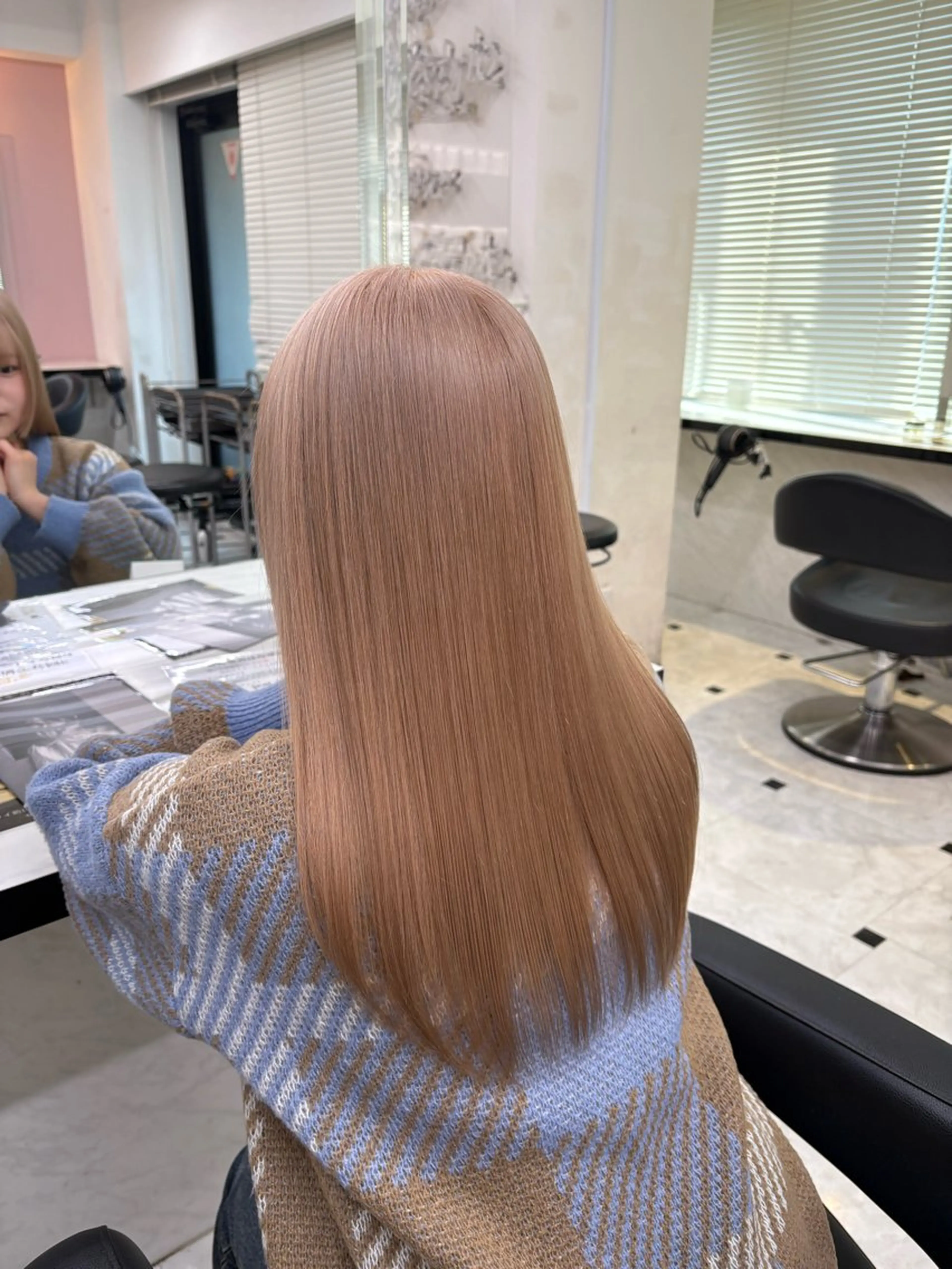 セミロング カラー ヘアカラー トリートメント 透明感ベージュカラー 🪞上野🪞AIのヘアスタイル