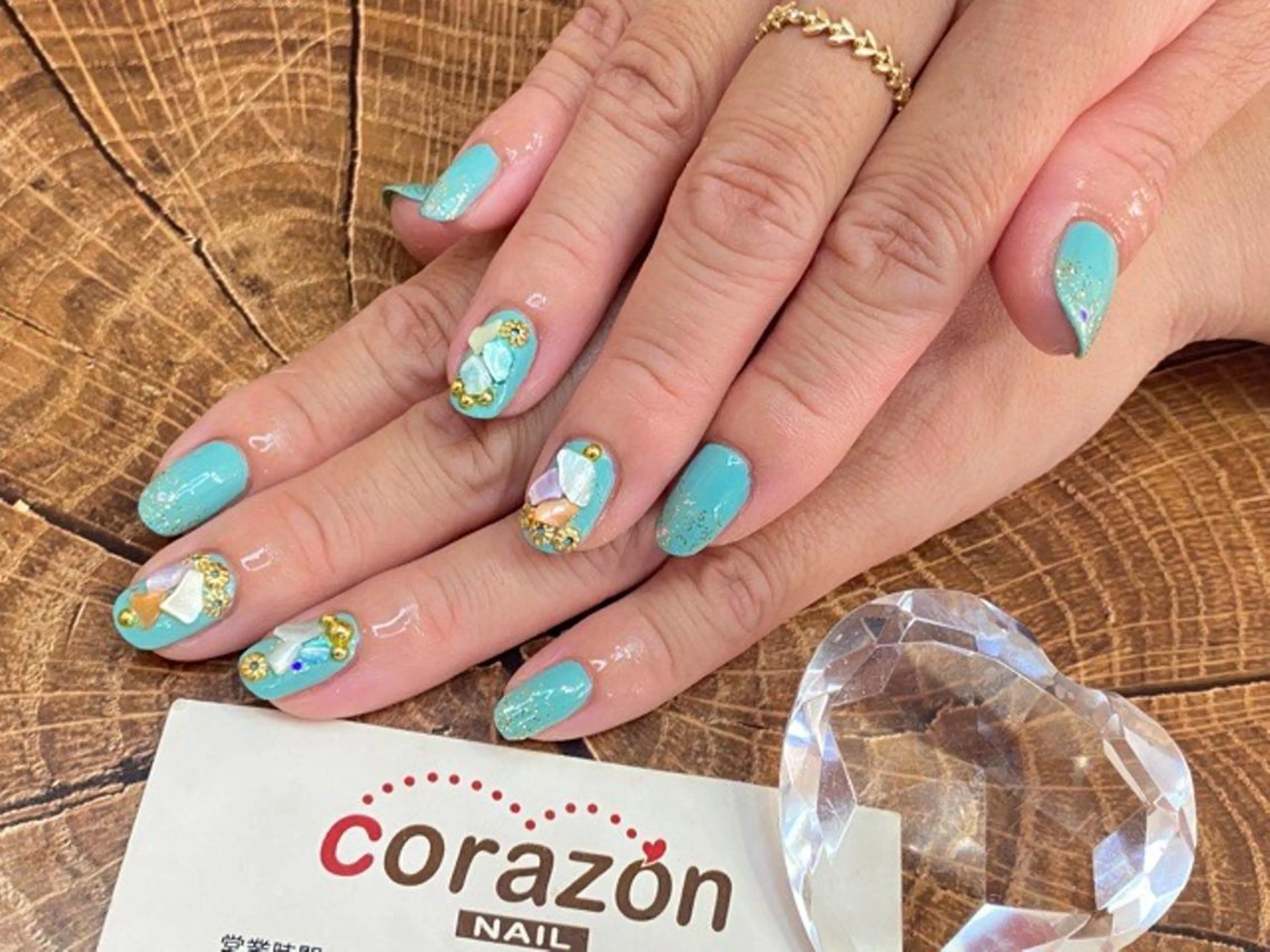 ネイル ハンドネイル フットネイル ハンドケア corazon所属・ネイリスト aicoのネイルデザイン