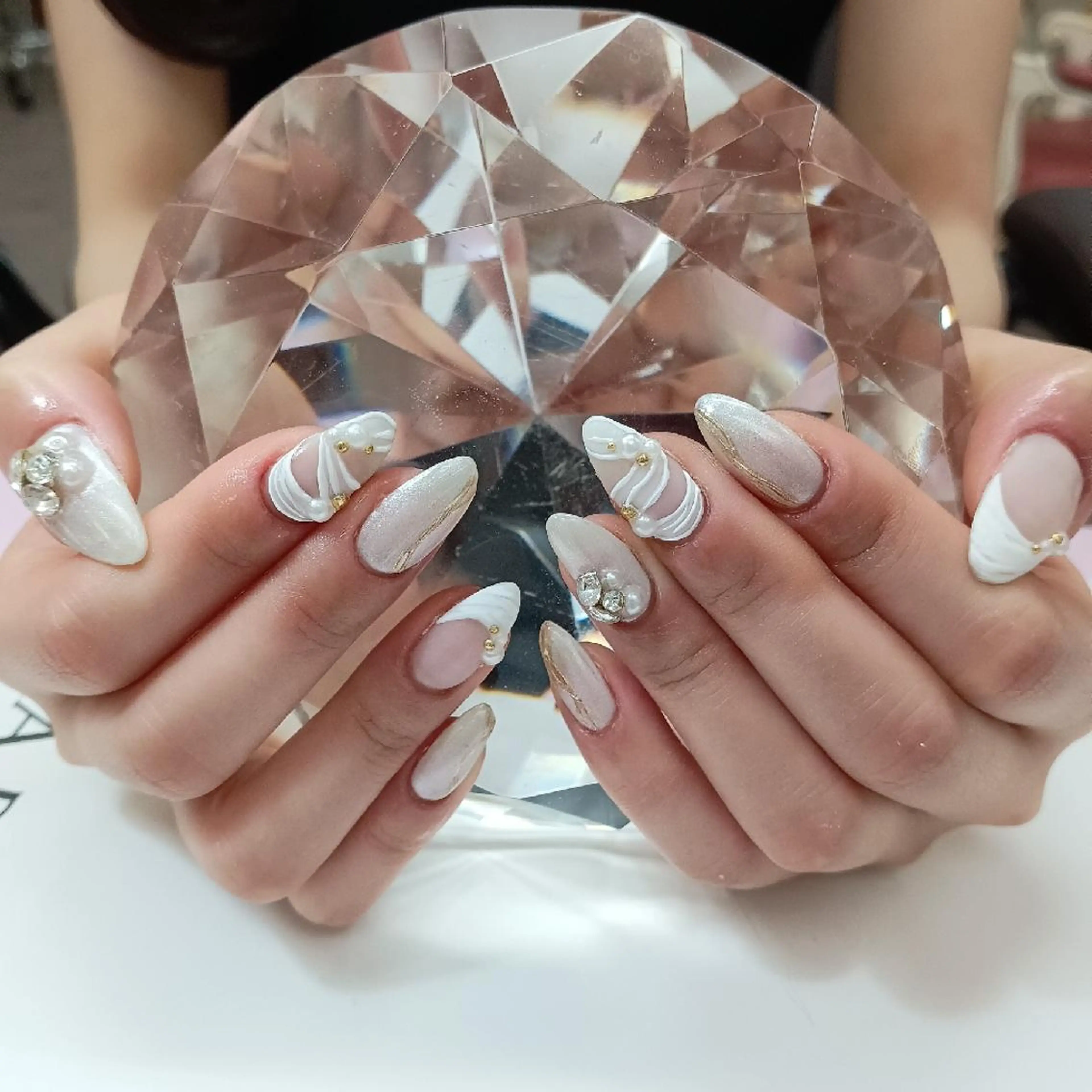 ネイル リボン ブライダルネイル Coco Girlsのネイルデザイン