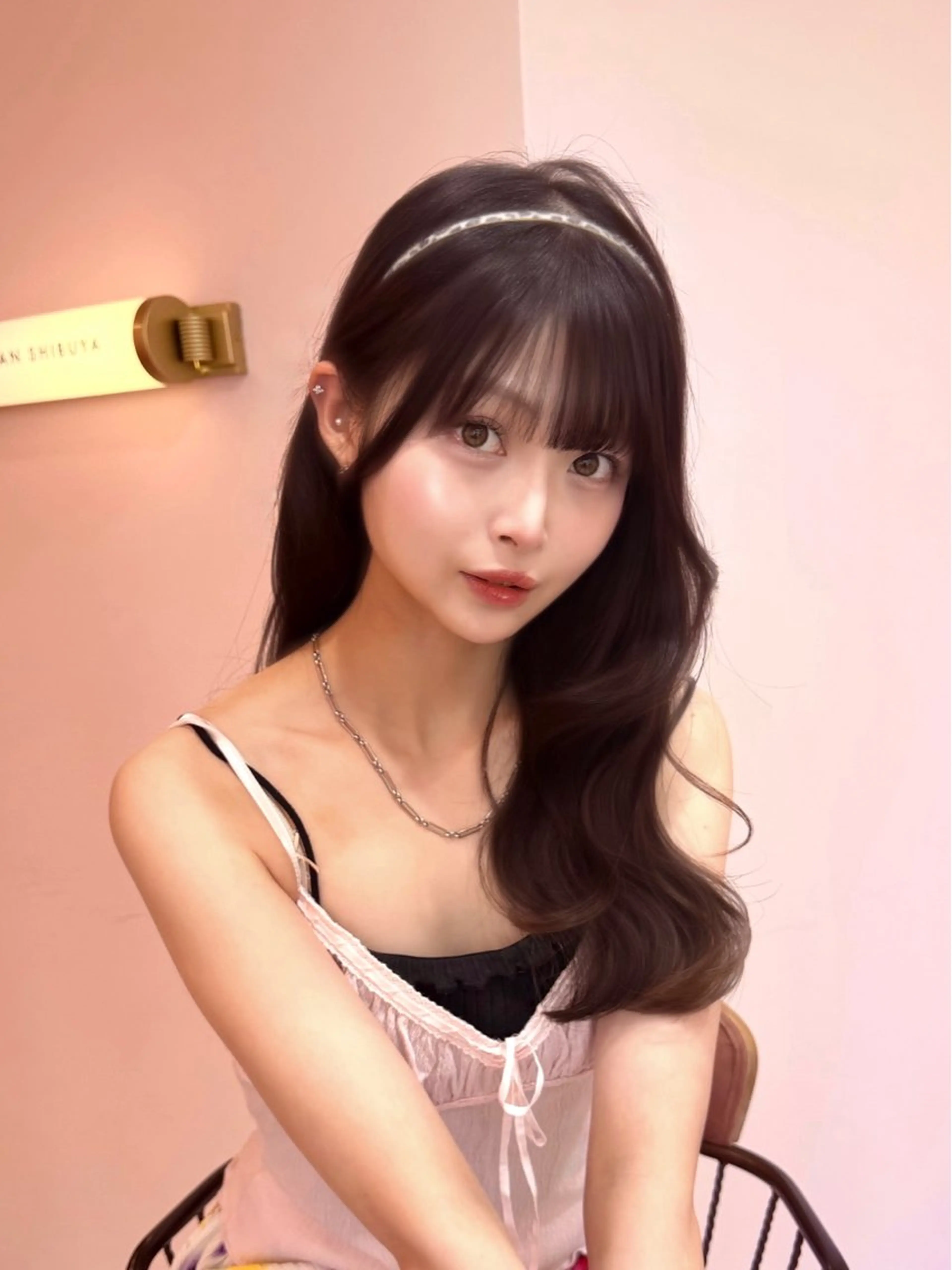 セミロング チョコレートブラウン くびれヘア 韓国風ヘア カット ヘアカラー 盛れるトレンド hair♡Ayakaのヘアスタイル
