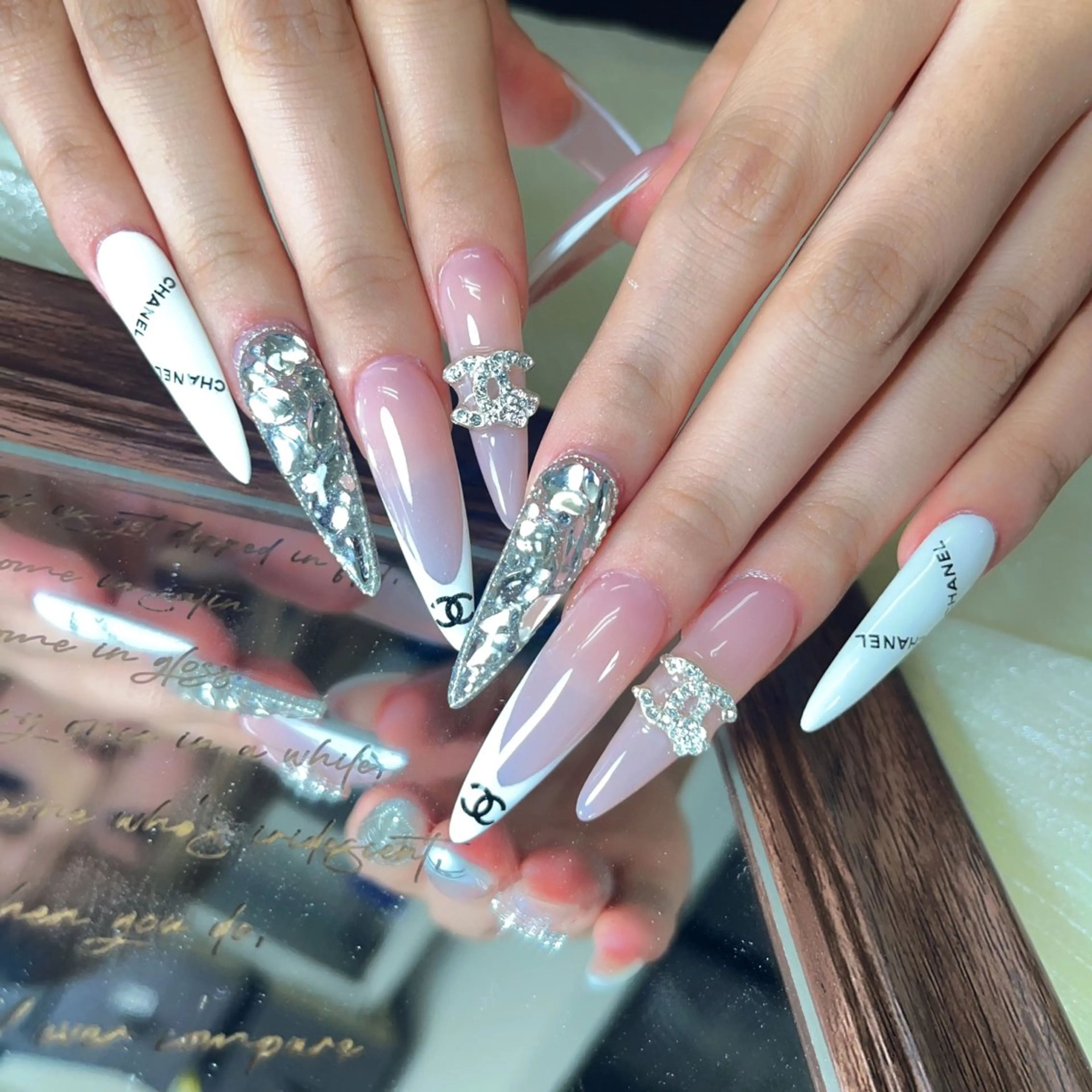 ネイル ハンドネイル ハンドケア BuBu Nail渋谷道玄坂のネイルデザイン