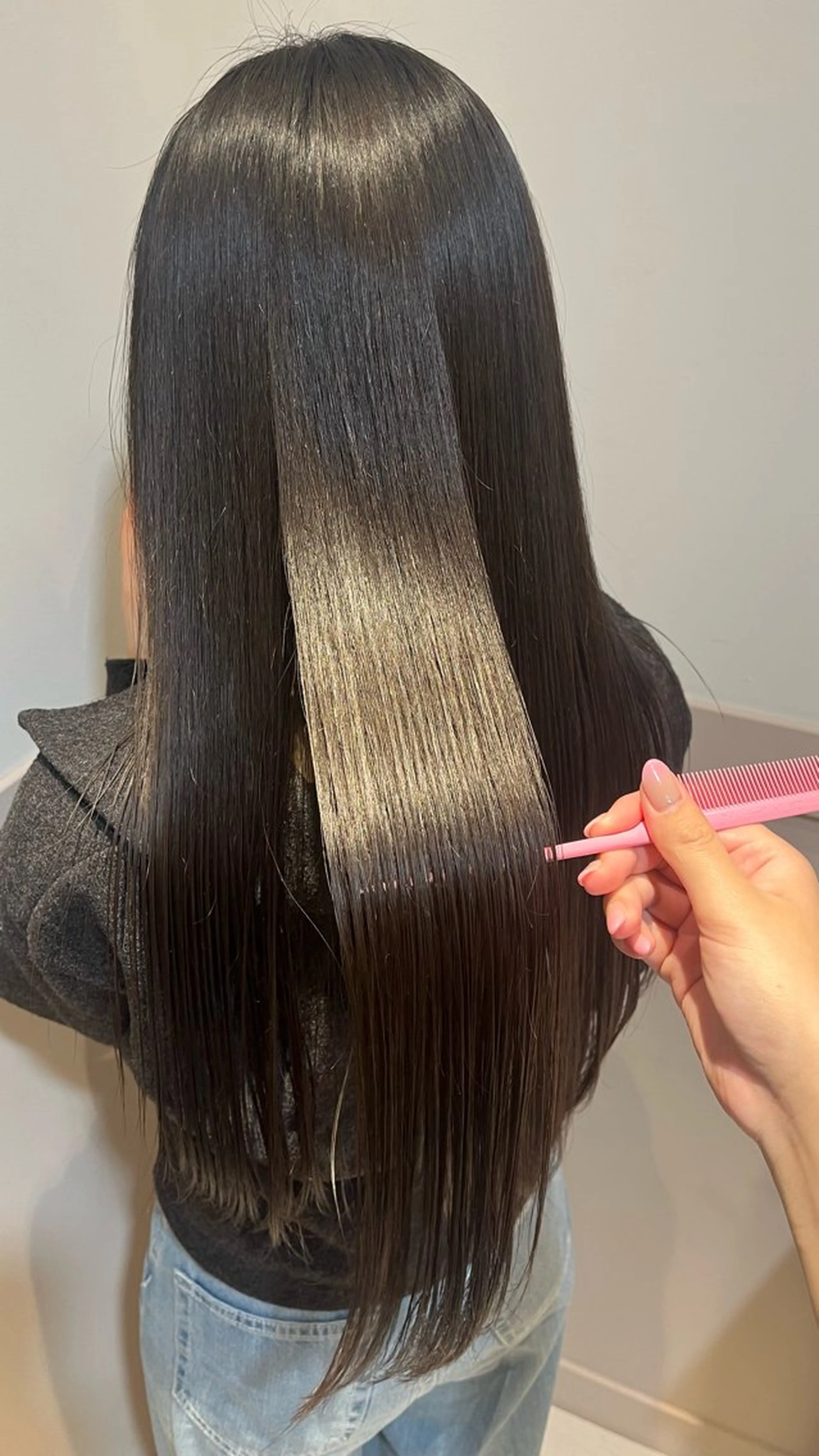 セミロング 七海 詩音のヘアスタイル