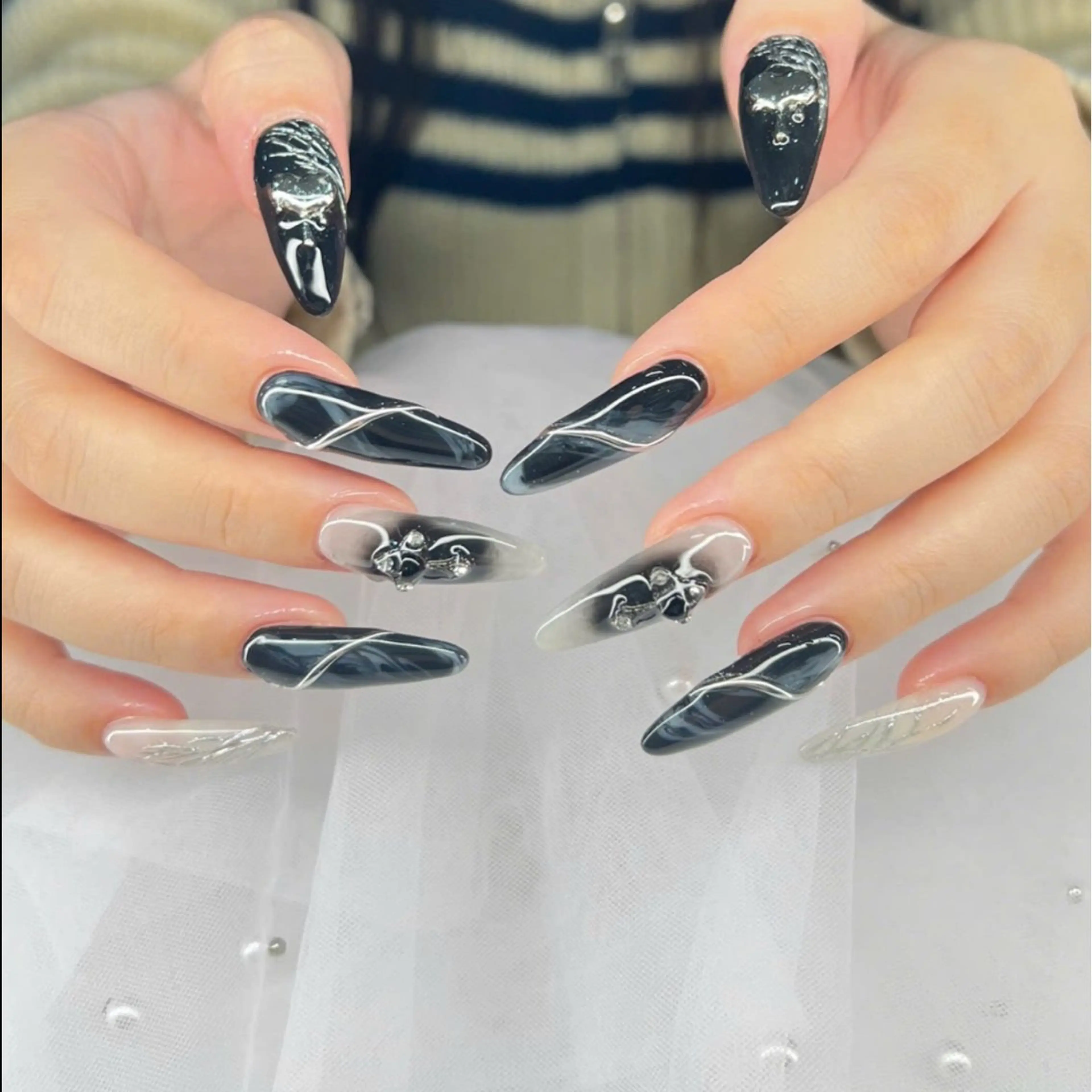 ネイル フレンチネイル キラキラネイル マグネットネイル ミラーネイル ニュアンスネイル ハンドネイル Tira Nailのネイルデザイン