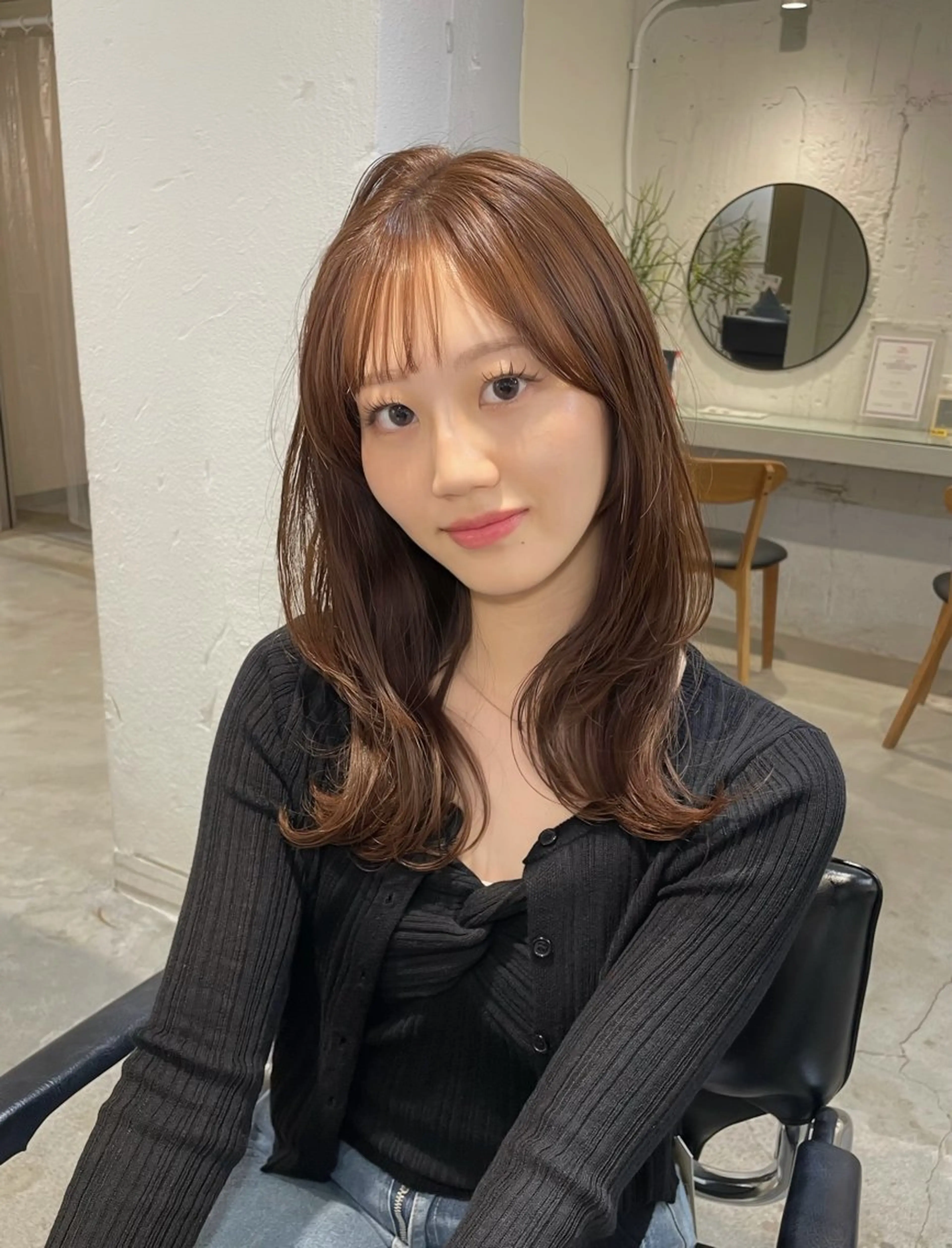 ミディアム SAKI 新宿のヘアスタイル