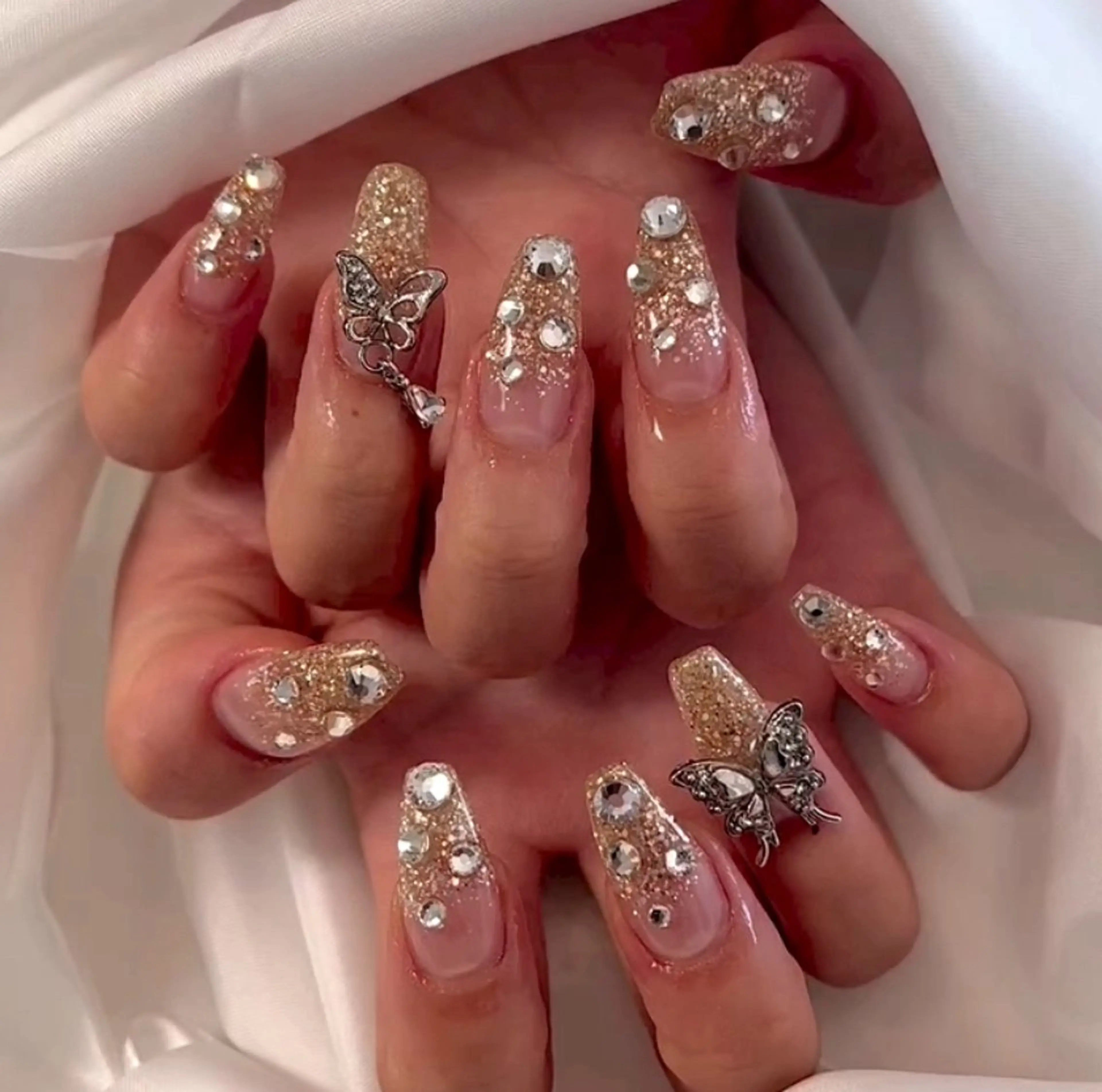 ネイル えくにゃん所属・AMAGASAKI LISAのネイルデザイン