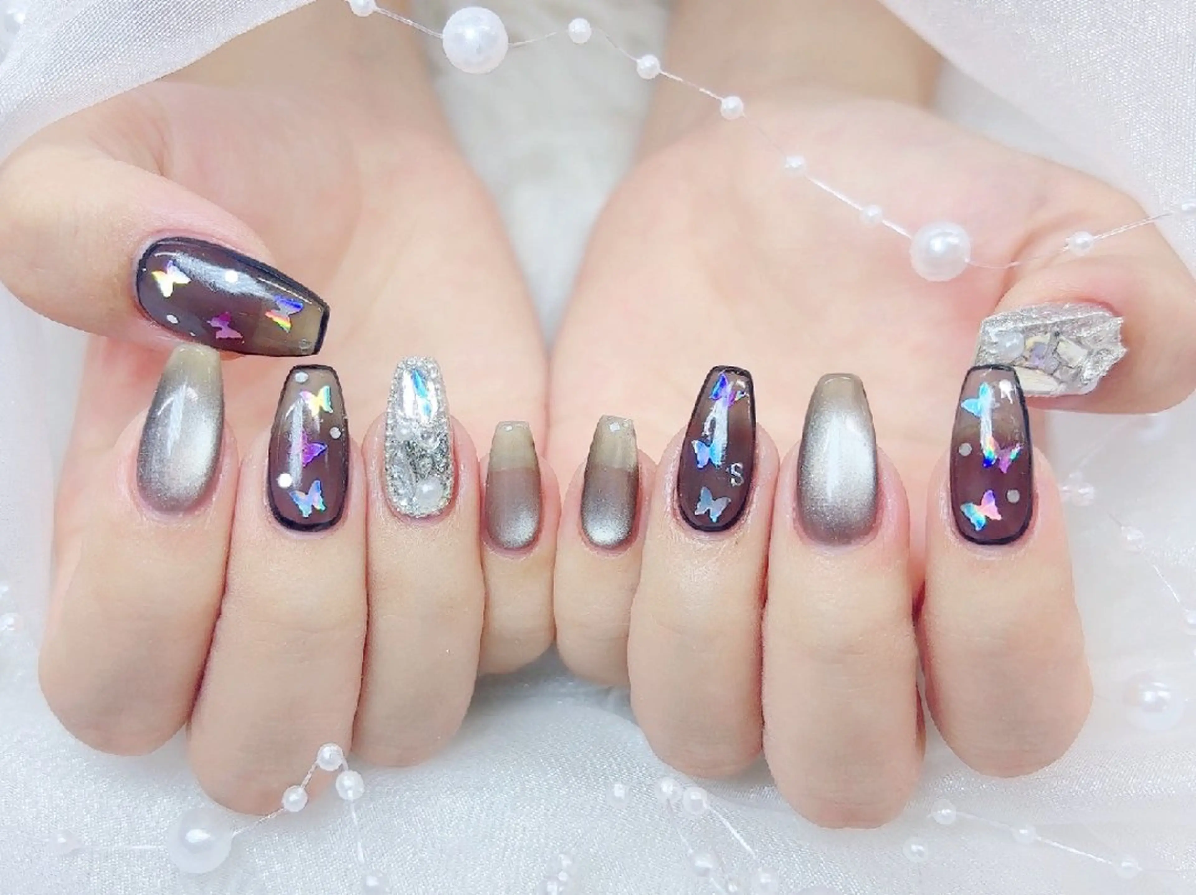 ネイル フラッシュネイル フレンチネイル キラキラネイル ラメ(グリッター) マグネットネイル Chouette Nailのネイルデザイン