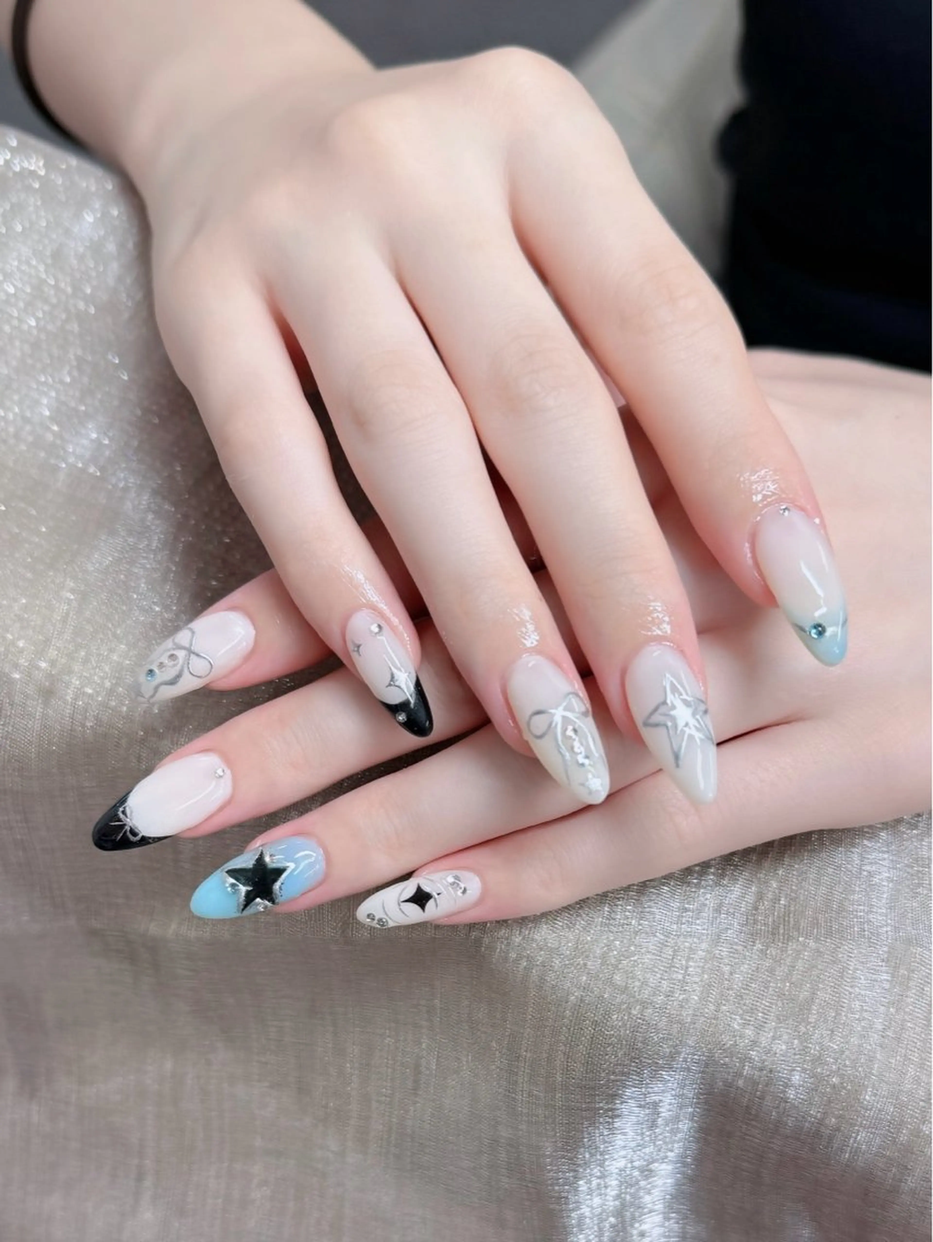 ネイル フレンチネイル ジェルネイル ガラスフレンチ ハロウィン ハート H.baby Nail Salonのネイルデザイン