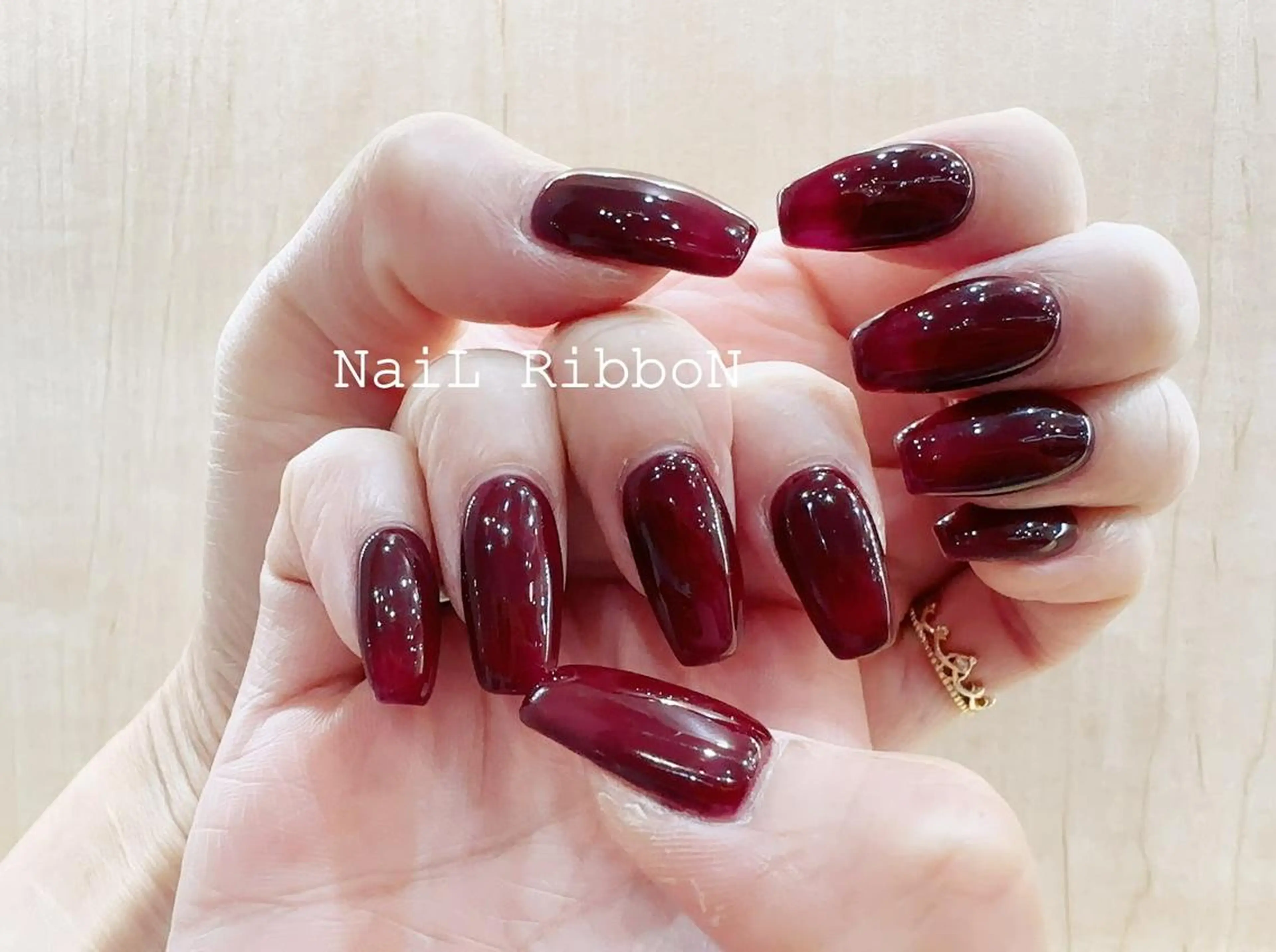 ネイル ネイルリボン 受付スタッフのネイルデザイン