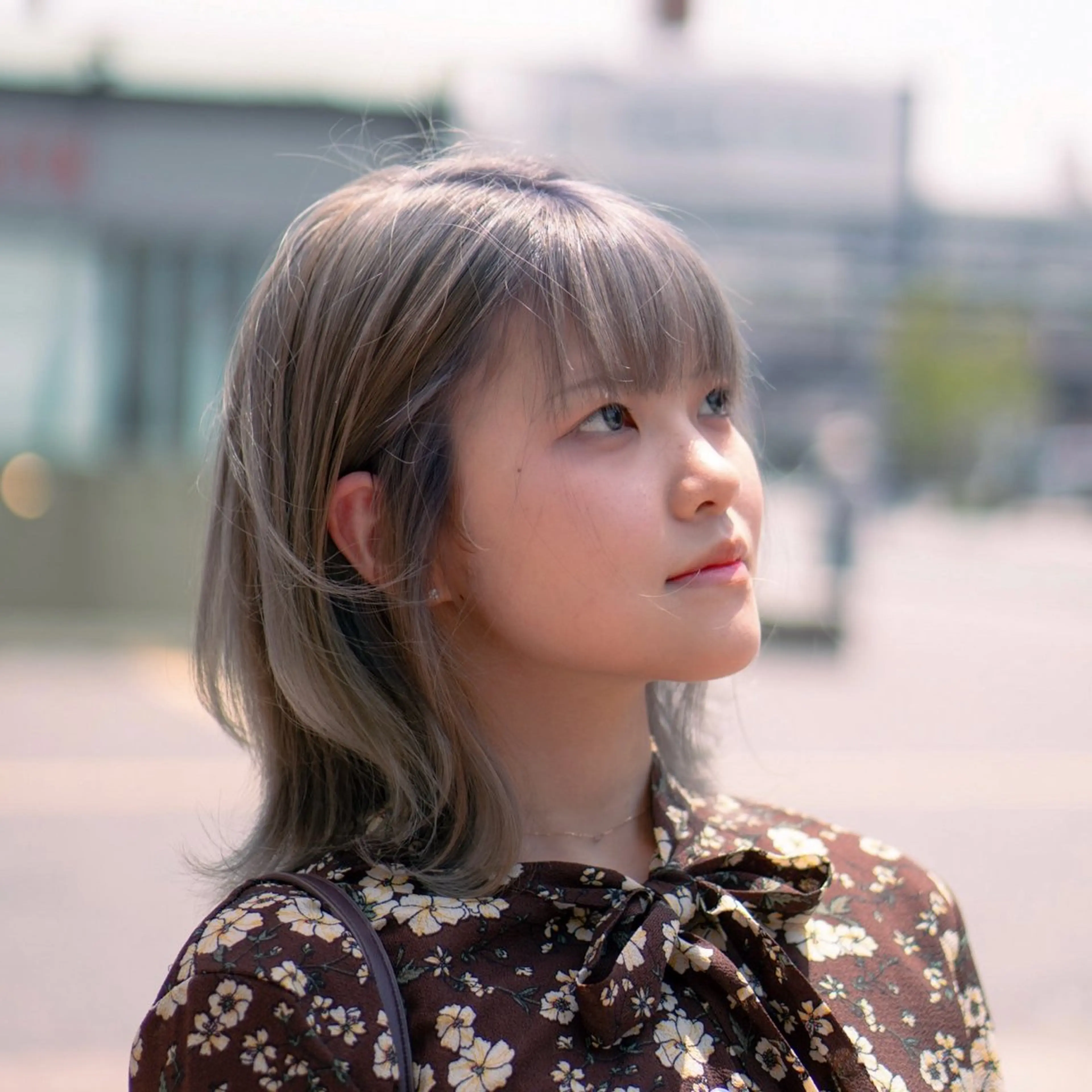 ミディアム カラー ボブレイヤー ブリーチ ハイトーンカラー シルバー ボブ 小顔レイヤー/ 透明感カラー/増田のヘアスタイル