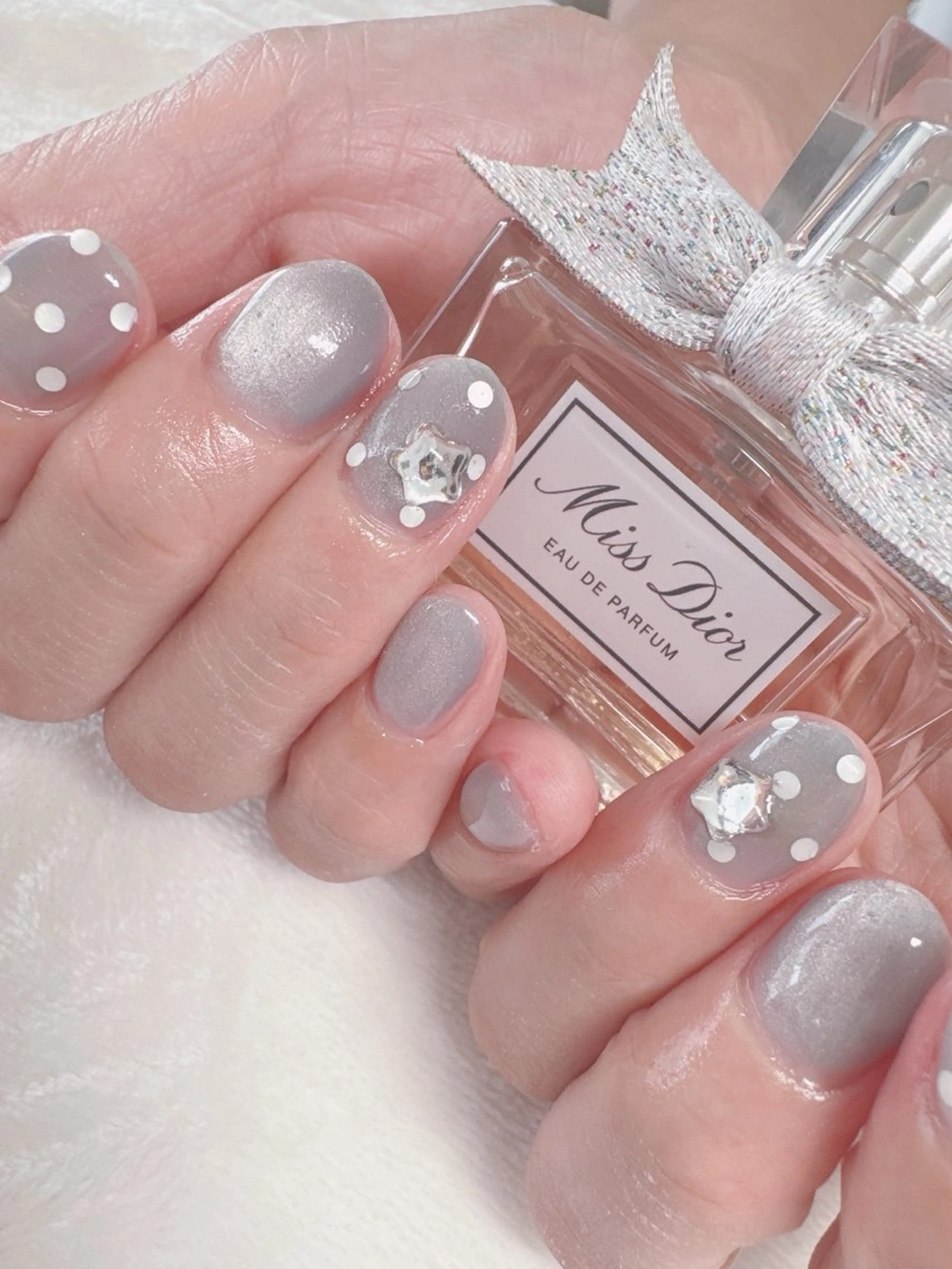 ネイル アートネイル ブルー ドット 長さ出し ガーリー Anela🪞アネラ 久屋大通🫧EMIのネイルデザイン