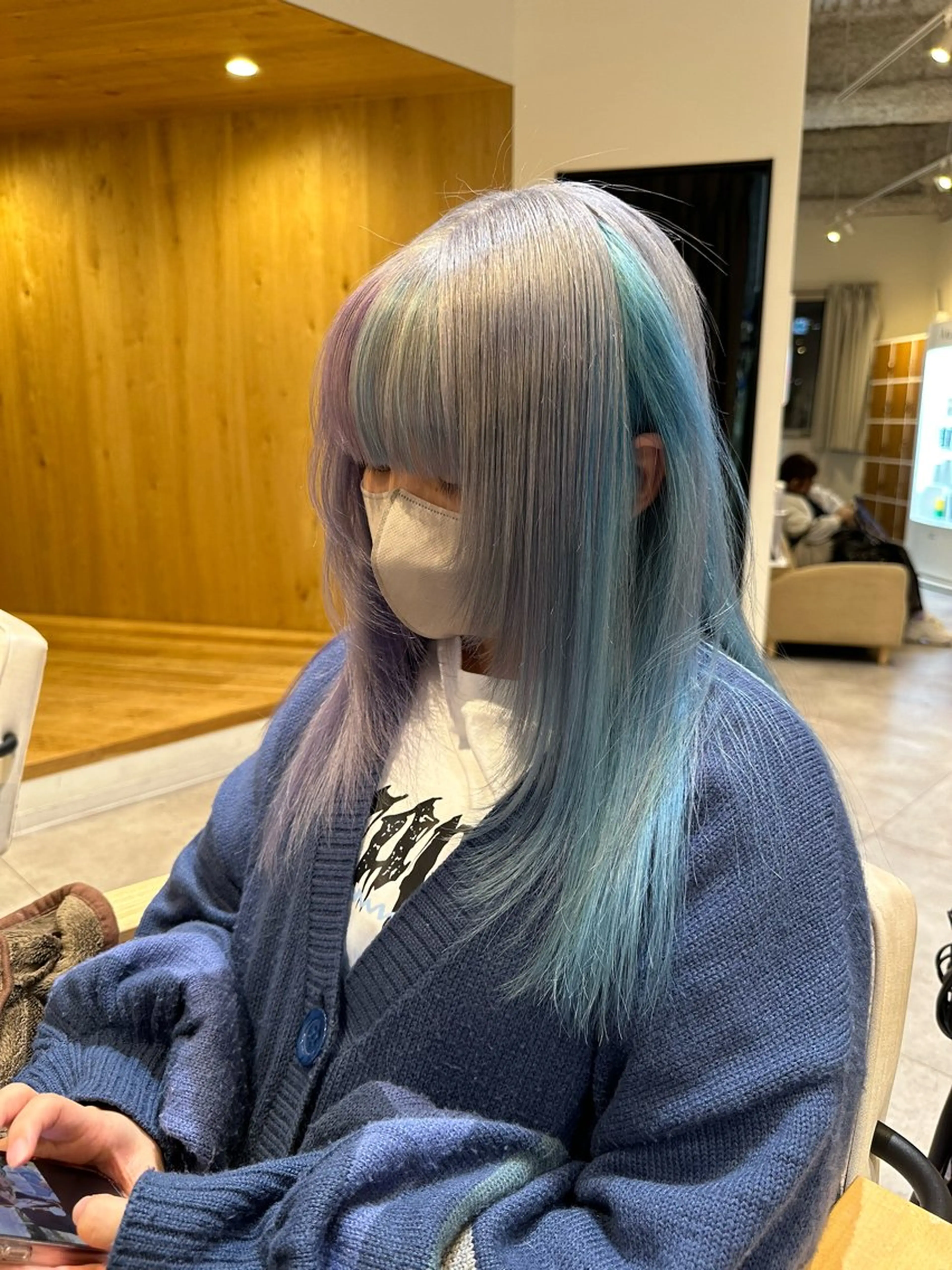 ミディアム カラー デザインカラー ハイトーンカラー ボブ くびれヘア 顔まわりレイヤー カット ヘアカラー 大阪ウルフカット ハッシュカットのヘアスタイル