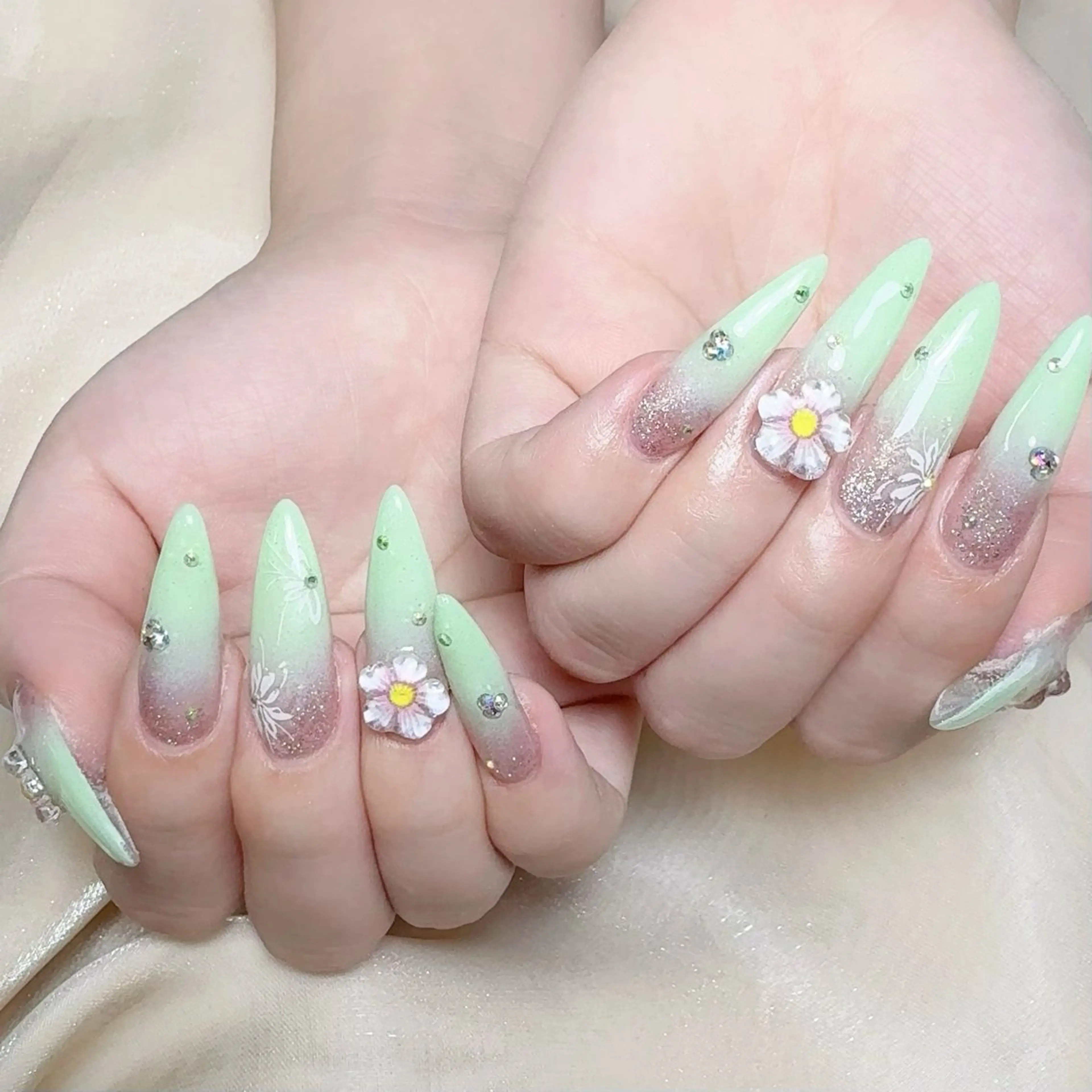 ネイル 持ち込み ハンドネイル NAILサロン 木にいるのネイルデザイン