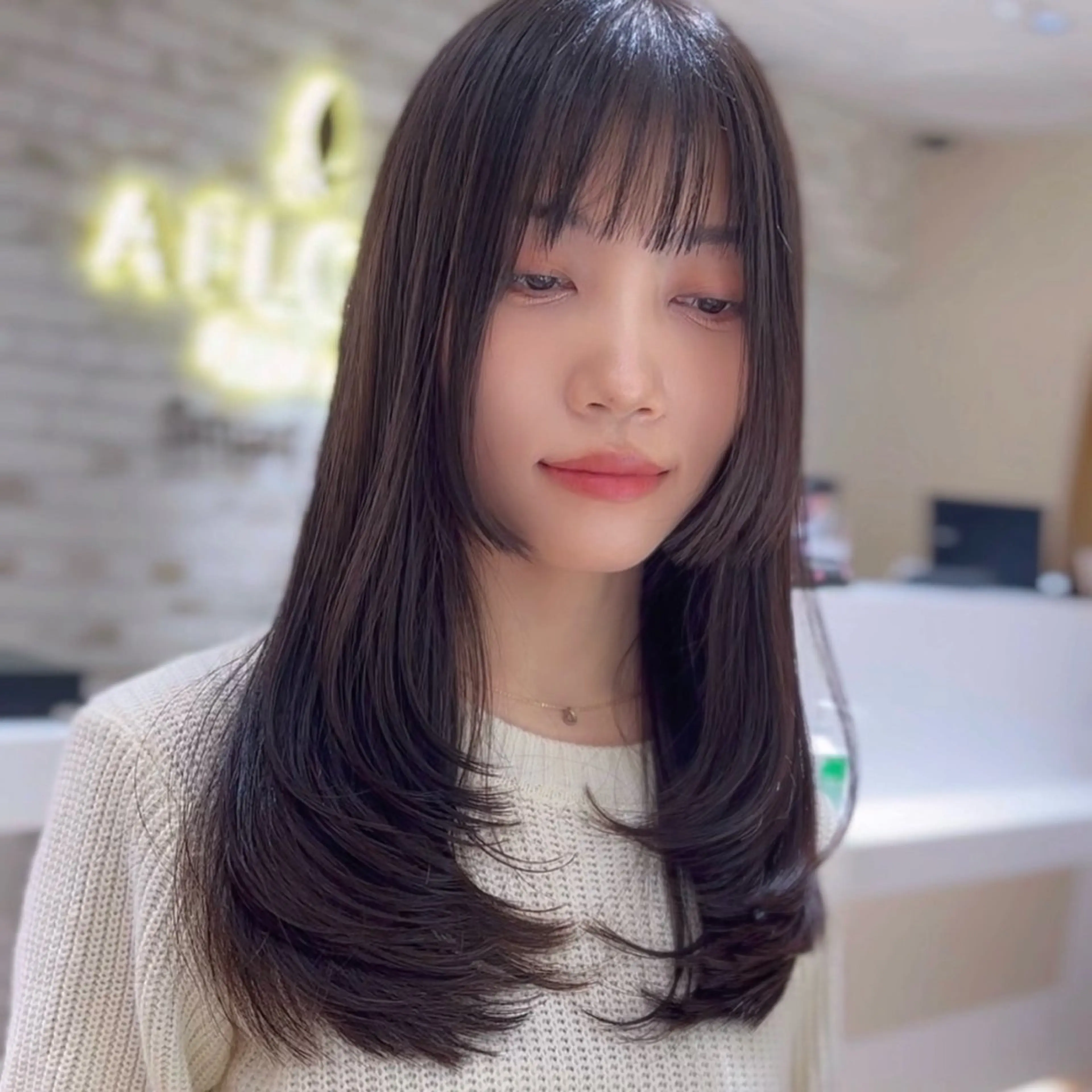 セミロング カラー 日本一の小顔カット/ ボブ/顔周り/韓国のヘアスタイル