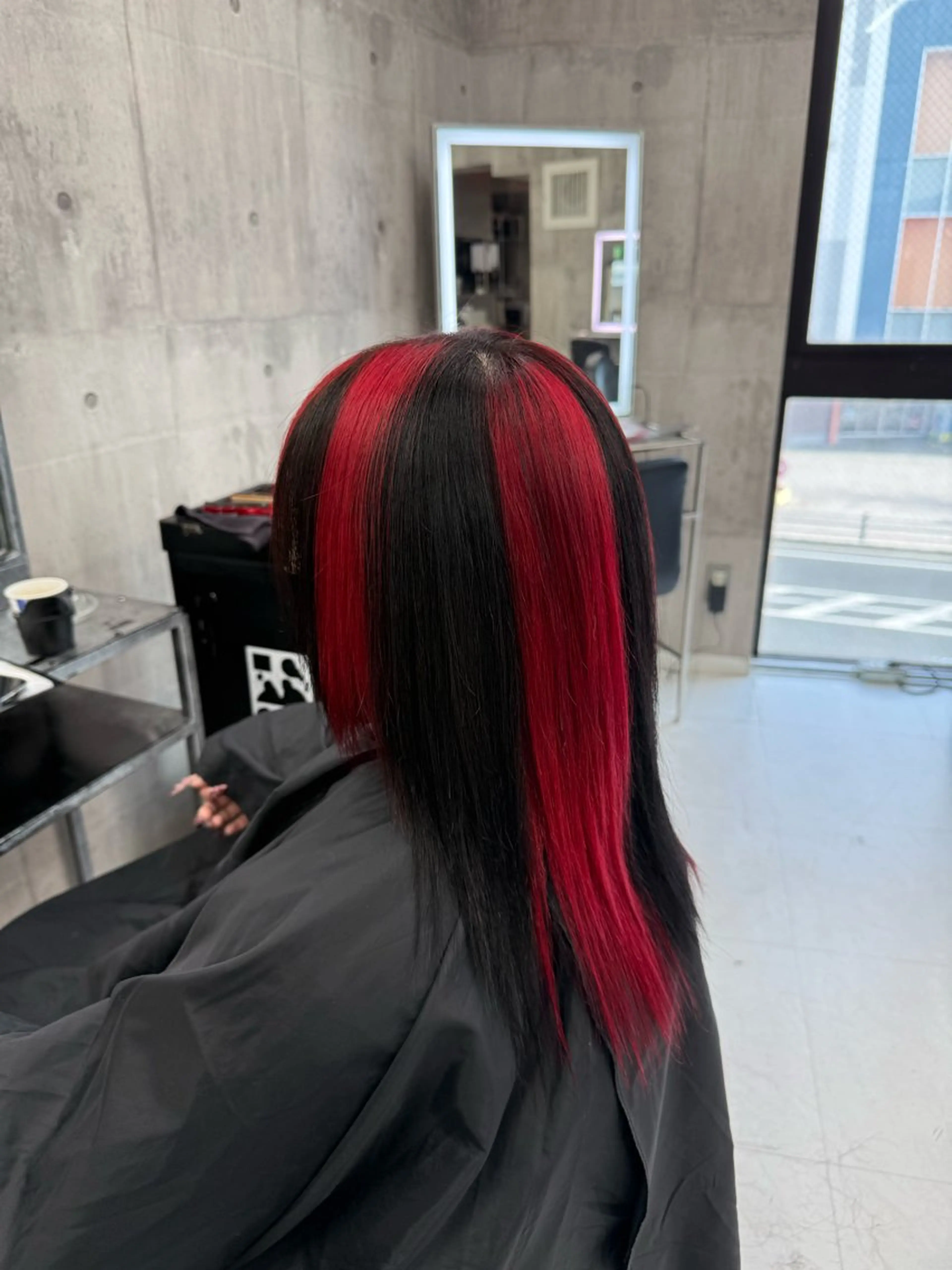 セミロング カラー メンズ メンズバレイヤージュ メンズブリーチ メンズハイライト メンズハイトーン メンズインナーカラー ヘアカラー トリートメント ☁️かずき☁️寒色 原色.デザイン特化のヘアスタイル