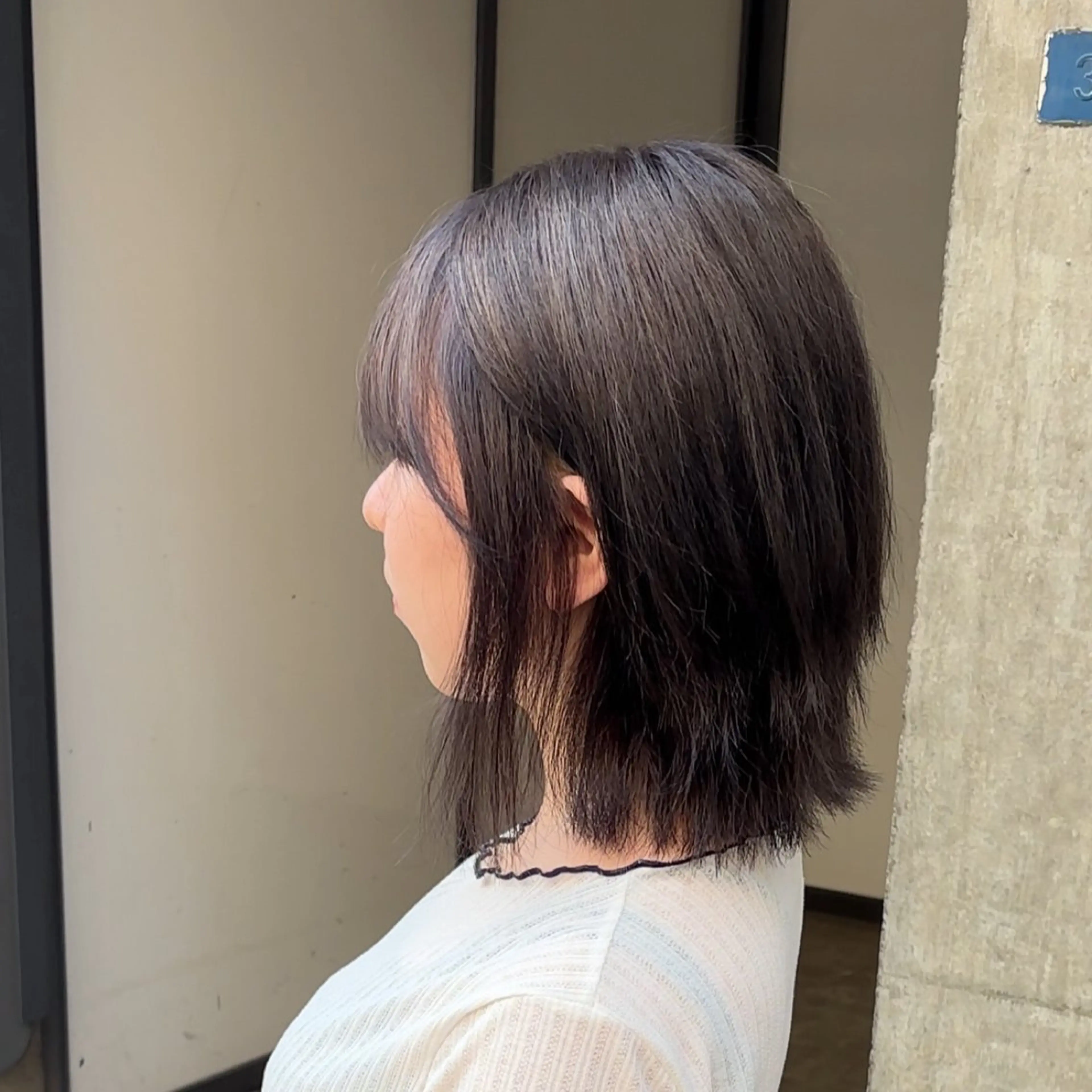 ミディアム カラー ボブレイヤー グレージュ ミルクティーグレージュ ボブ レイヤーカット aura所属・CONAN｜盛岡ボブ 特化/タッセルボブのヘアスタイル
