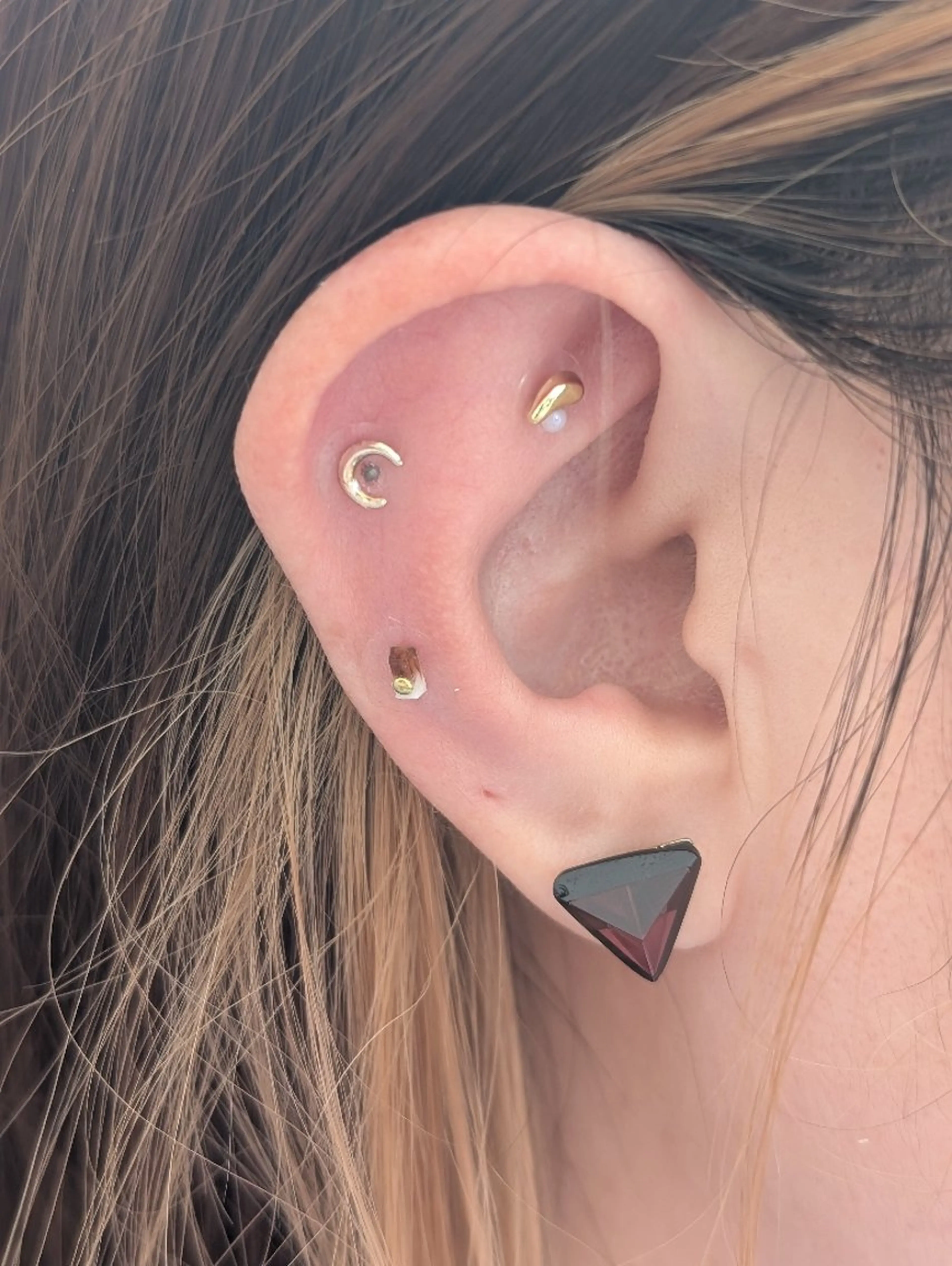 【やさしい耳つぼ時間】耳つぼジュエリー6〜8粒　◎耳マッサージ+耳診断付の写真