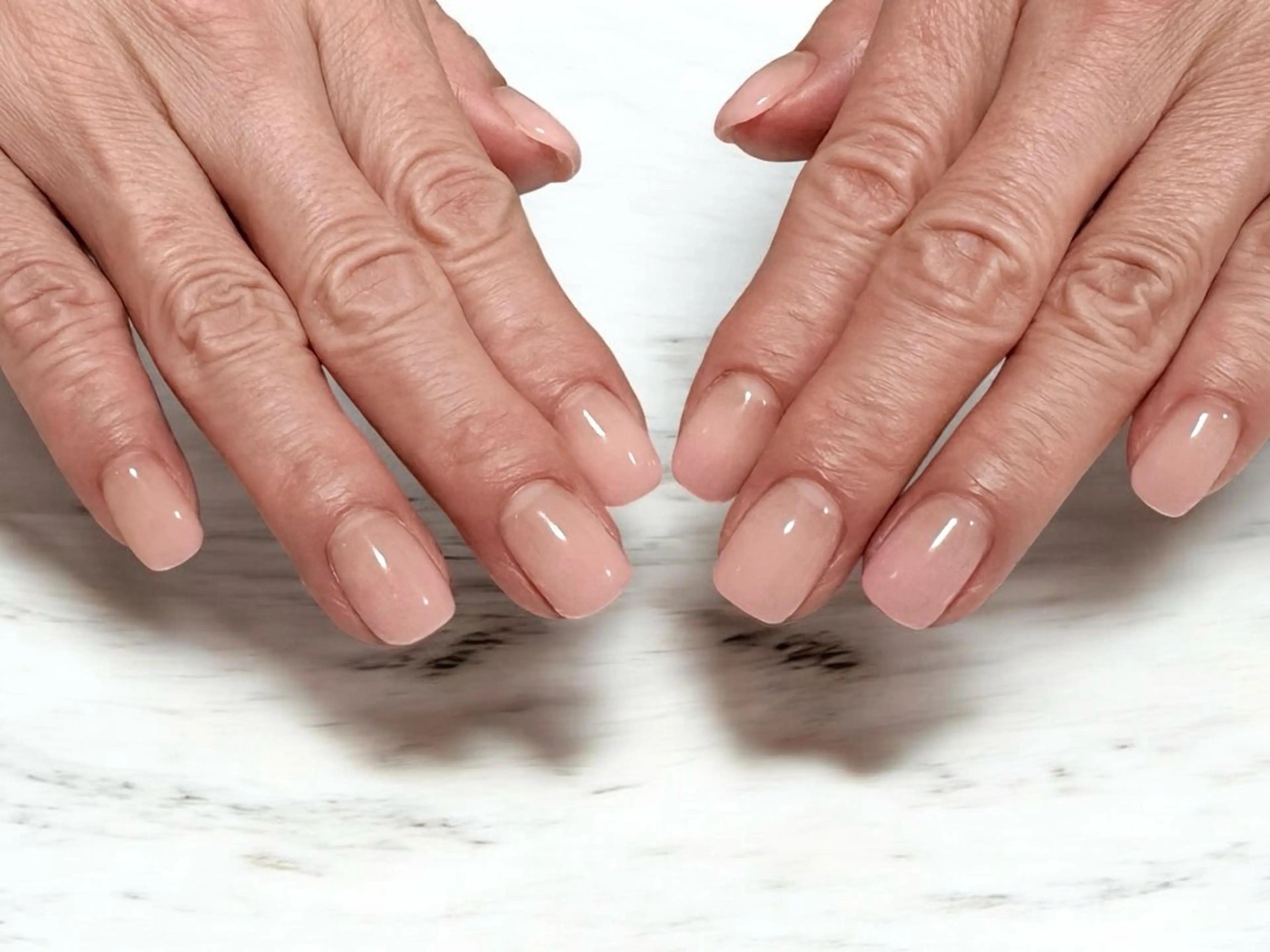 ネイル グラデーション ラメ(グリッター) 持ち込み シンプルネイル ハンドネイル ハンドケア ♡Bivi♡自爪に 優しいネイルサロンのネイルデザイン