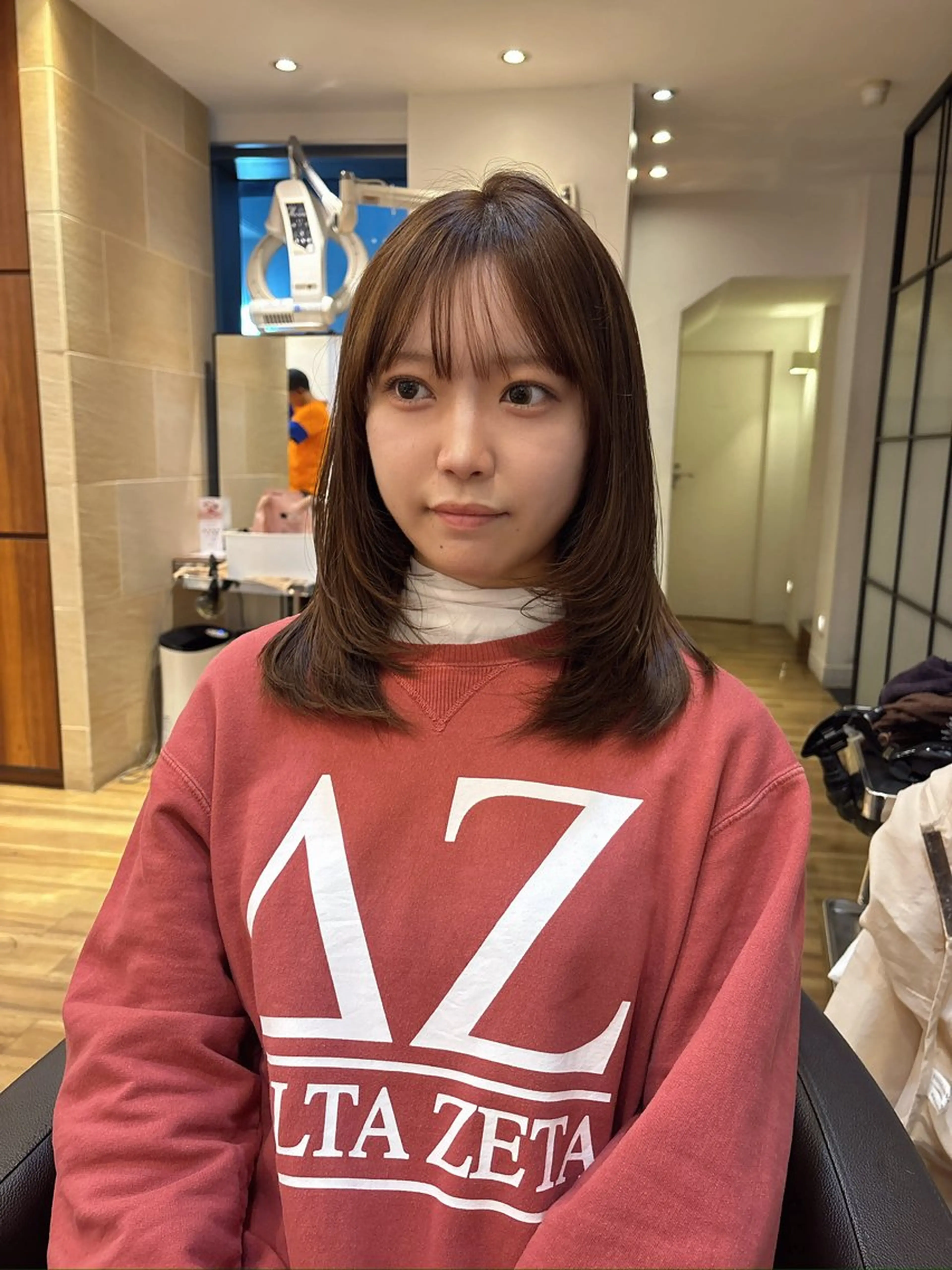 ミディアム カラー ベージュカラー ブリーチ ブリーチなしカラー レイヤーカット カット ヘアカラー トリートメント レイヤーカット /透明感/千葉怜寿のヘアスタイル