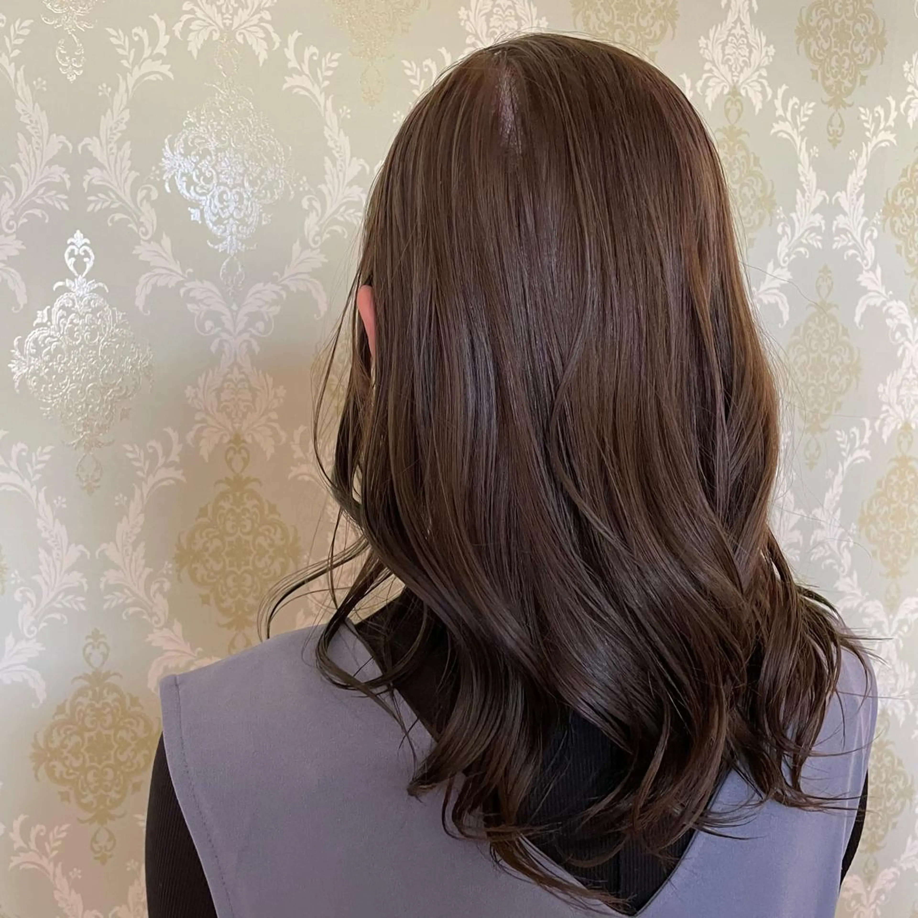 セミロング カラー オリーブカラー EARTH中島 秋桜久のヘアスタイル