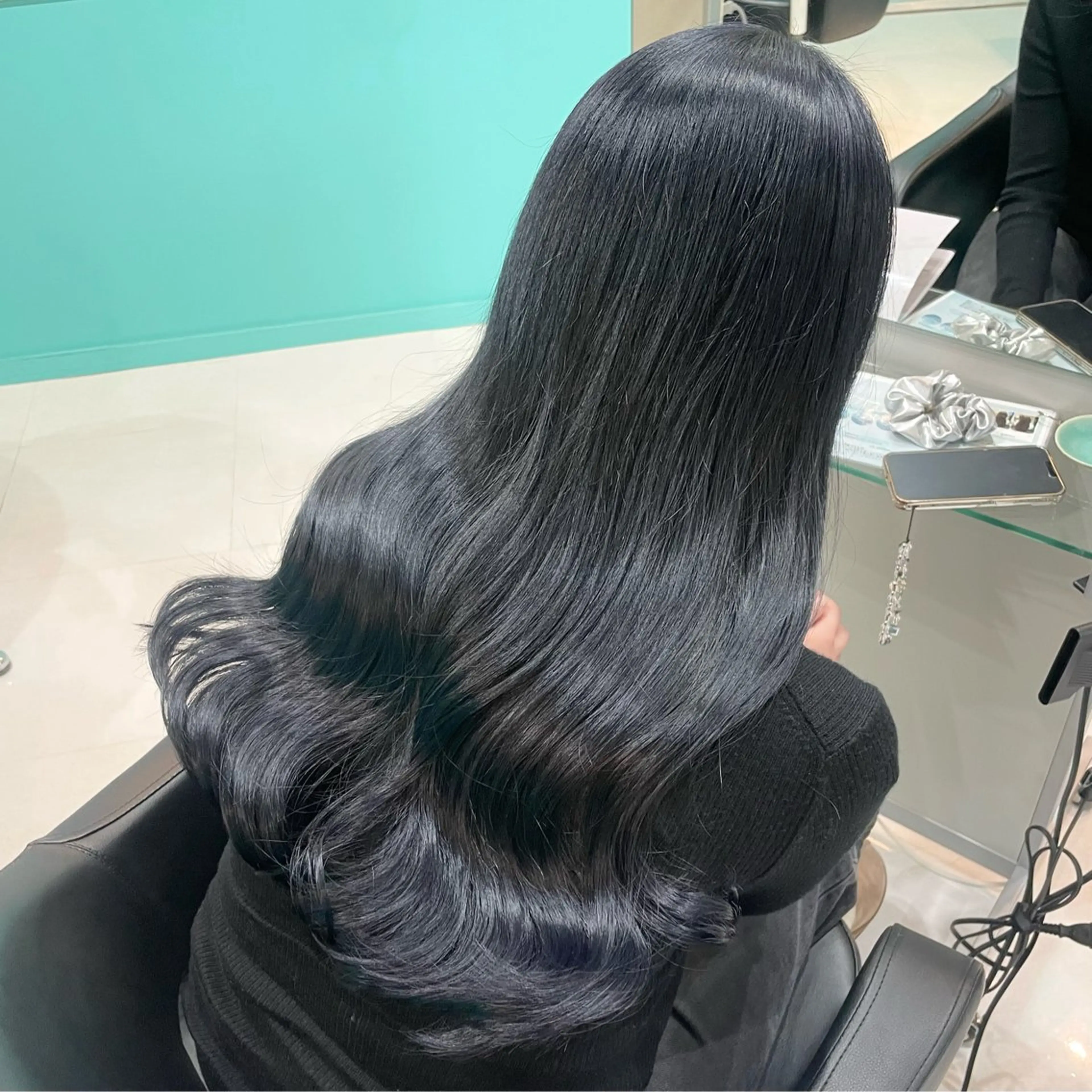 ロング カラー 黒髪 ブルーカラー ブルーブラック Natsuki💖 ボブ×艶カラー🥣のヘアスタイル