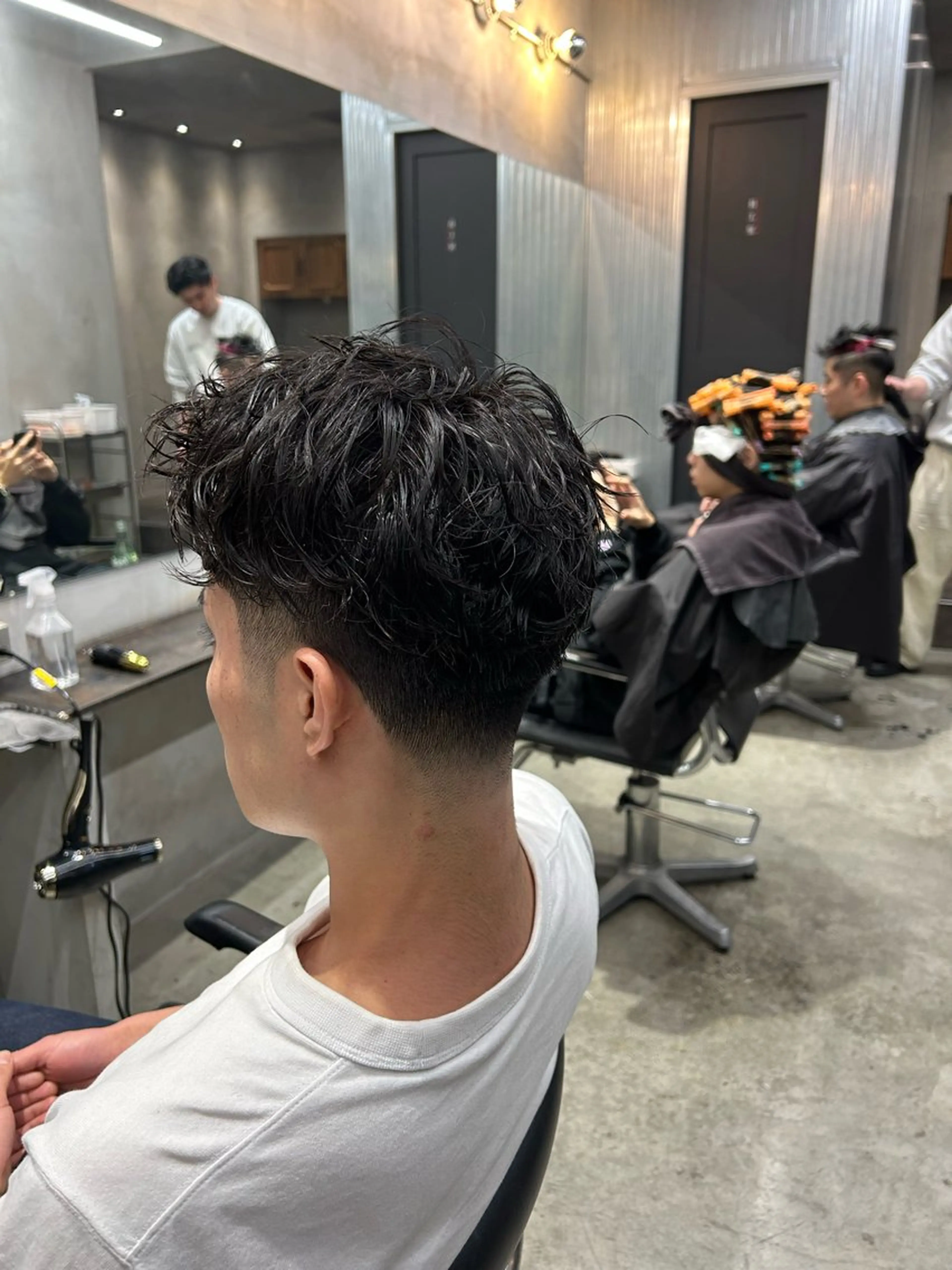 ミディアム メンズ ミディアムパーマ メンズパーマ カット パーマ 【明大前フェード/ メンズパーマ/岳】のヘアスタイル