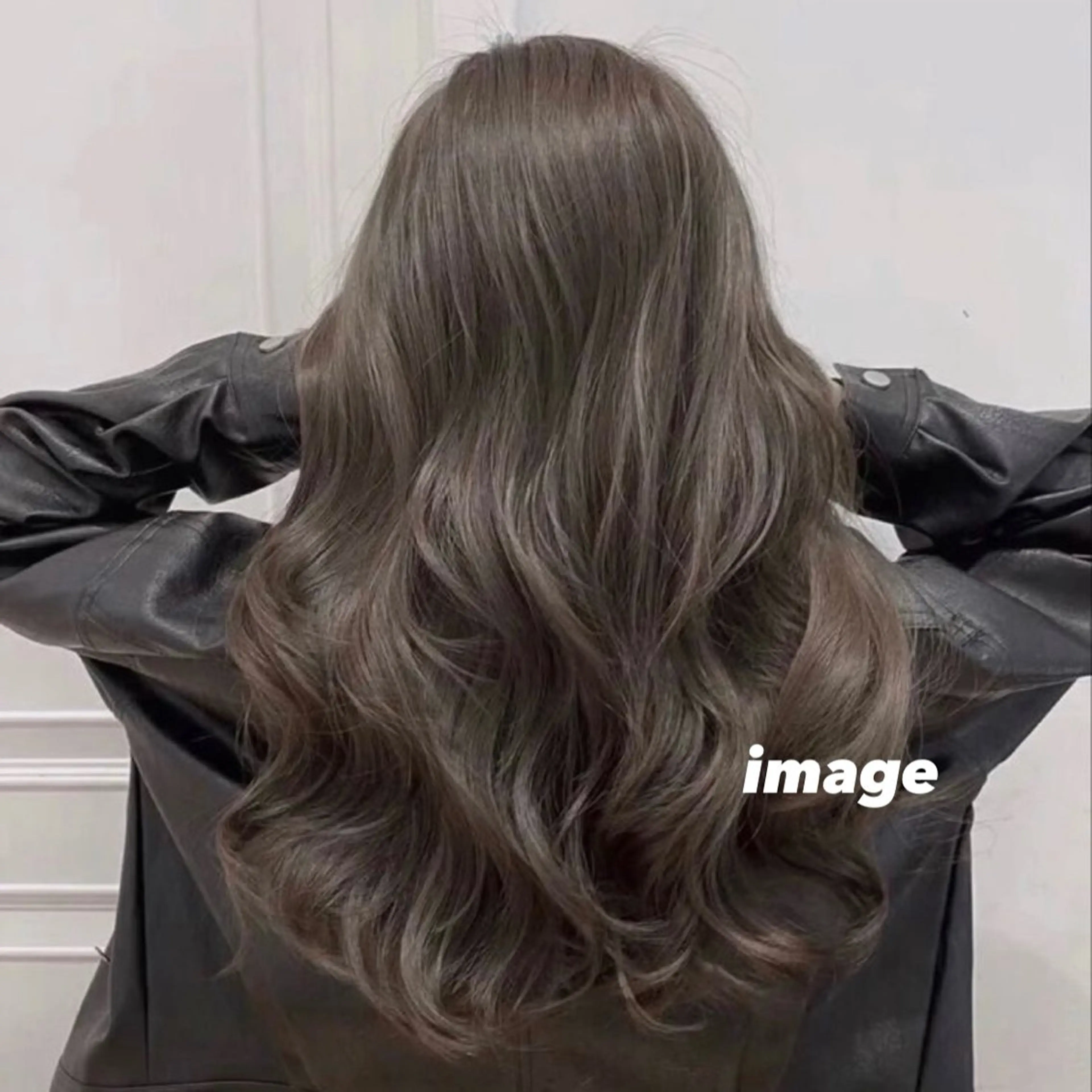 ロング カラー 透け上品ハイトーン 職人ゆうと🤍のヘアスタイル