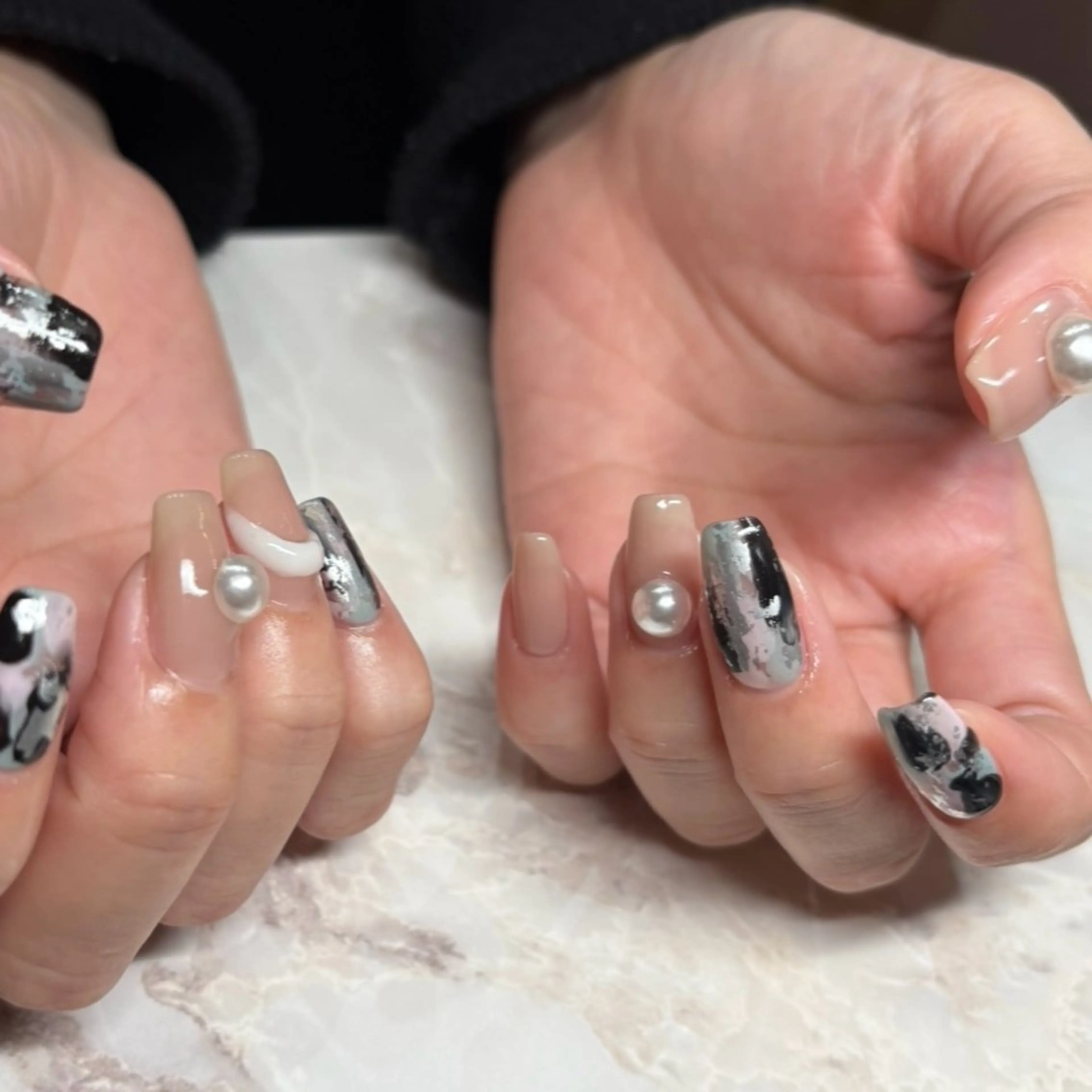 ネイル アートネイル ニュアンスネイル 🦋hana / nail / AOのネイルデザイン