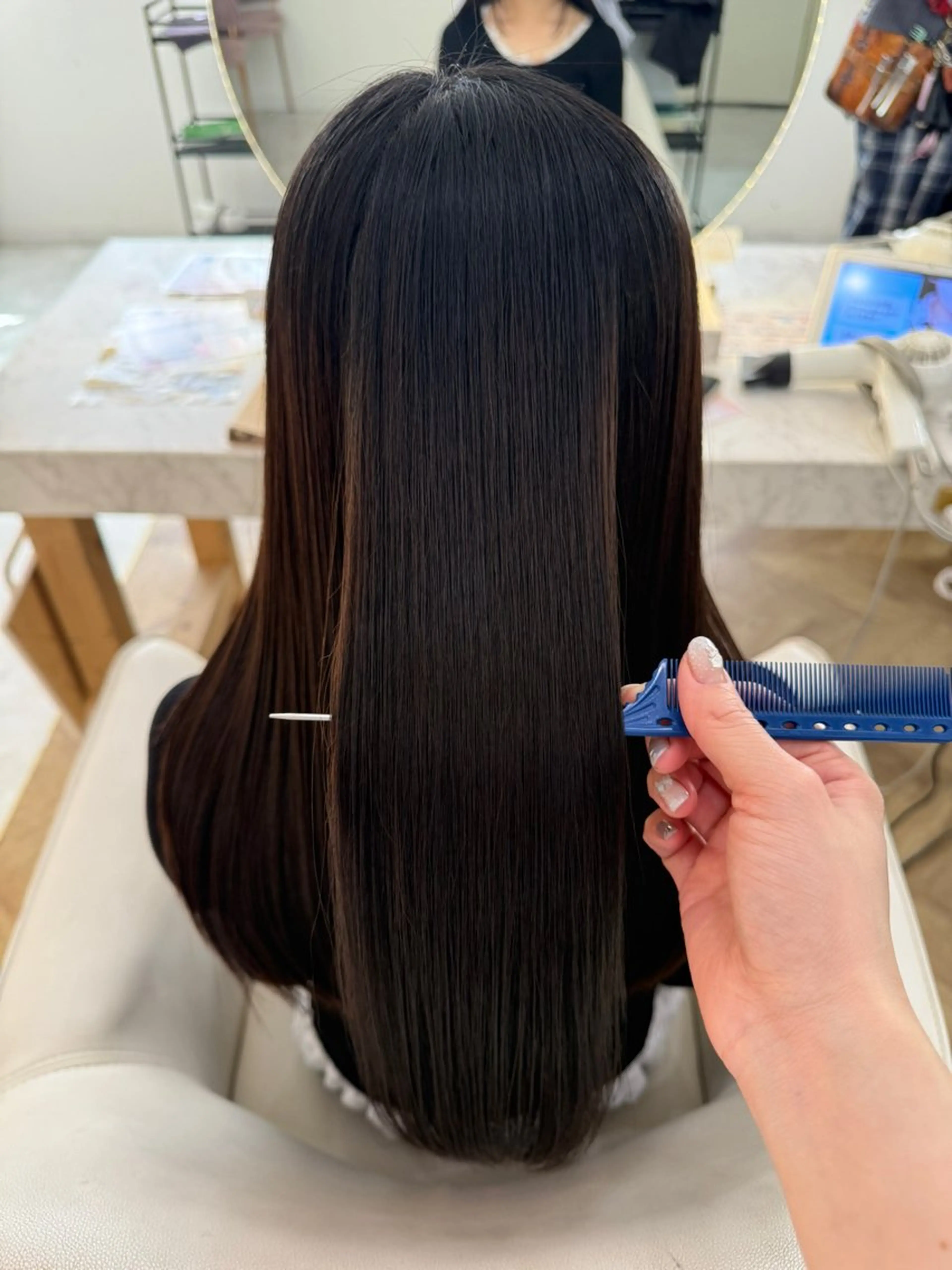 ロング カット 縮毛矯正 小林 美月  透明感カラーのヘアスタイル