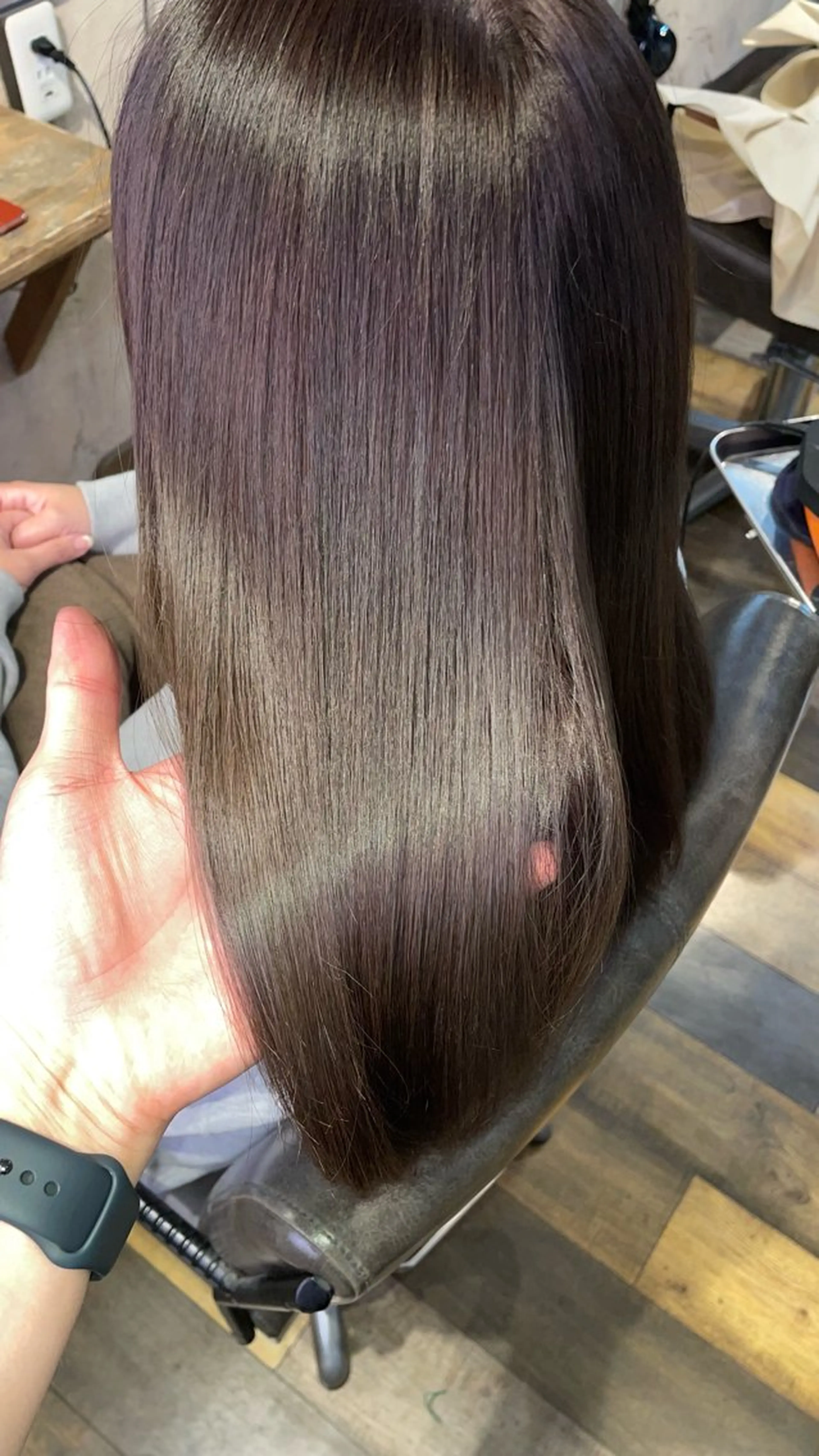 ロング 縮毛矯正 韓国風 レイヤーカットのヘアスタイル