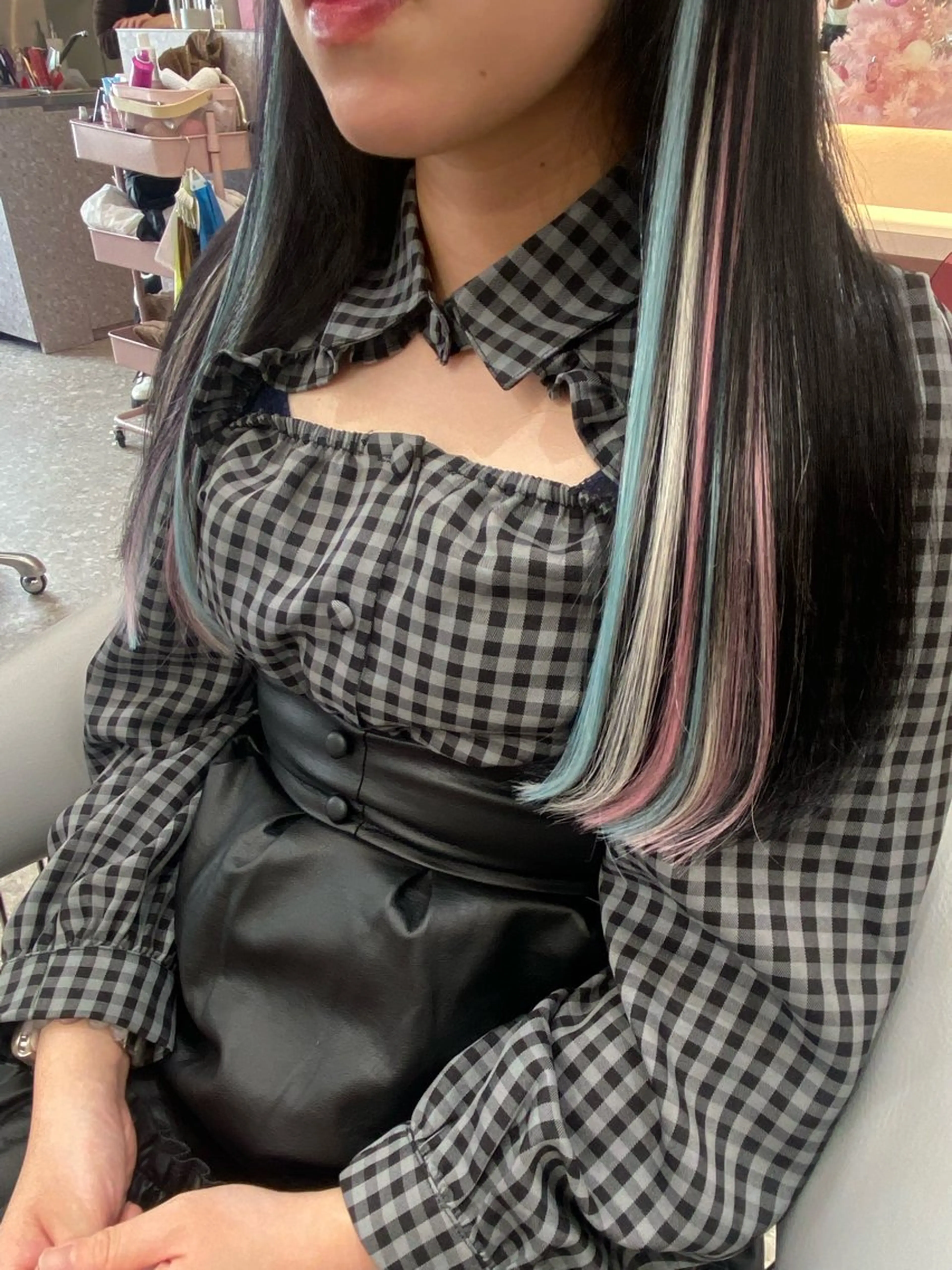 ロング カラー シールエクステ デザインカラー イヤリングカラー インナーカラー エクステ ヘアカラー トリートメント エクステ 新宿/韓国ヘア 中明度カラー/かやのヘアスタイル