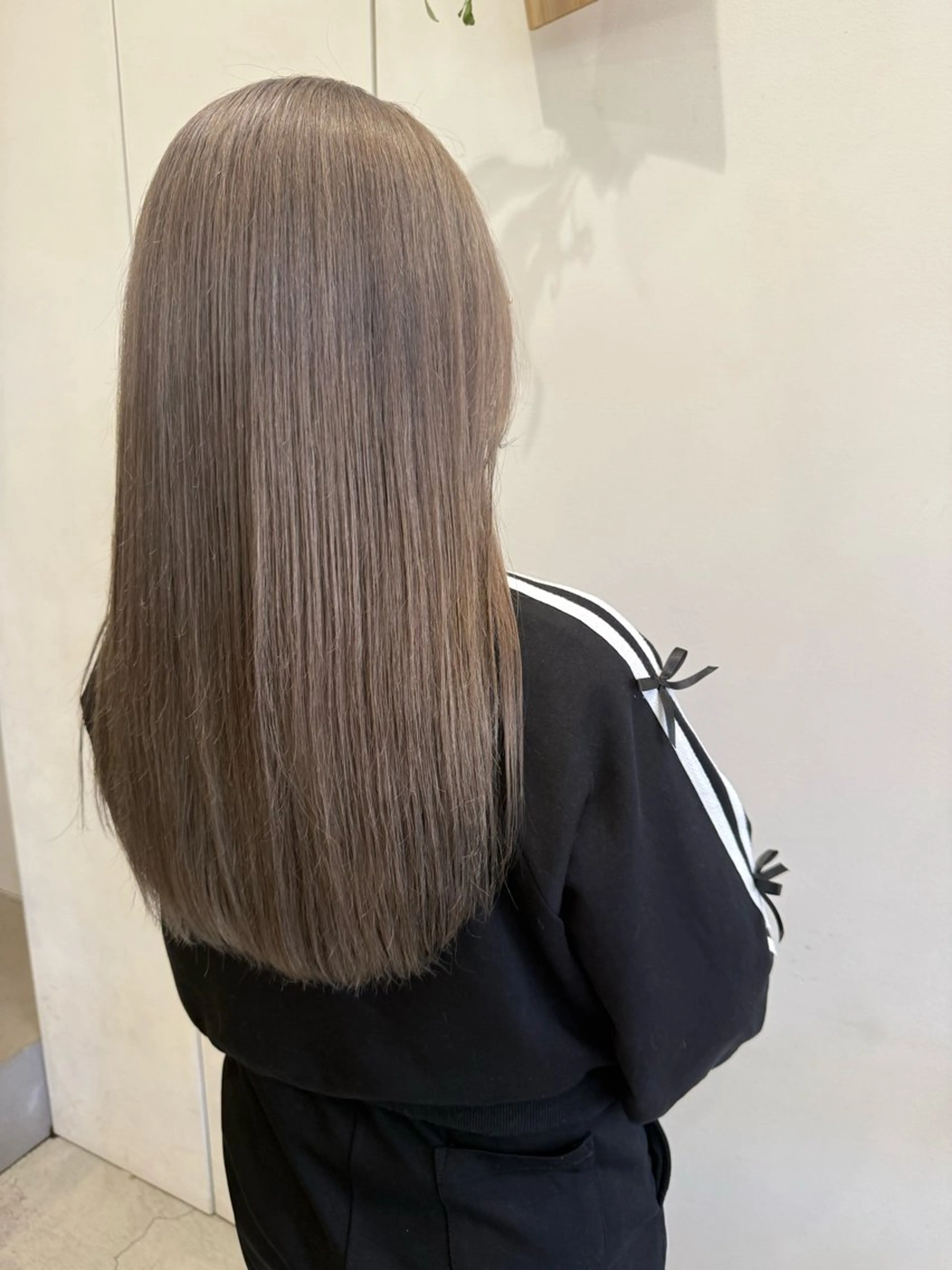 カラー 💛🤍U too e’s 鎌倉🧸のヘアスタイル