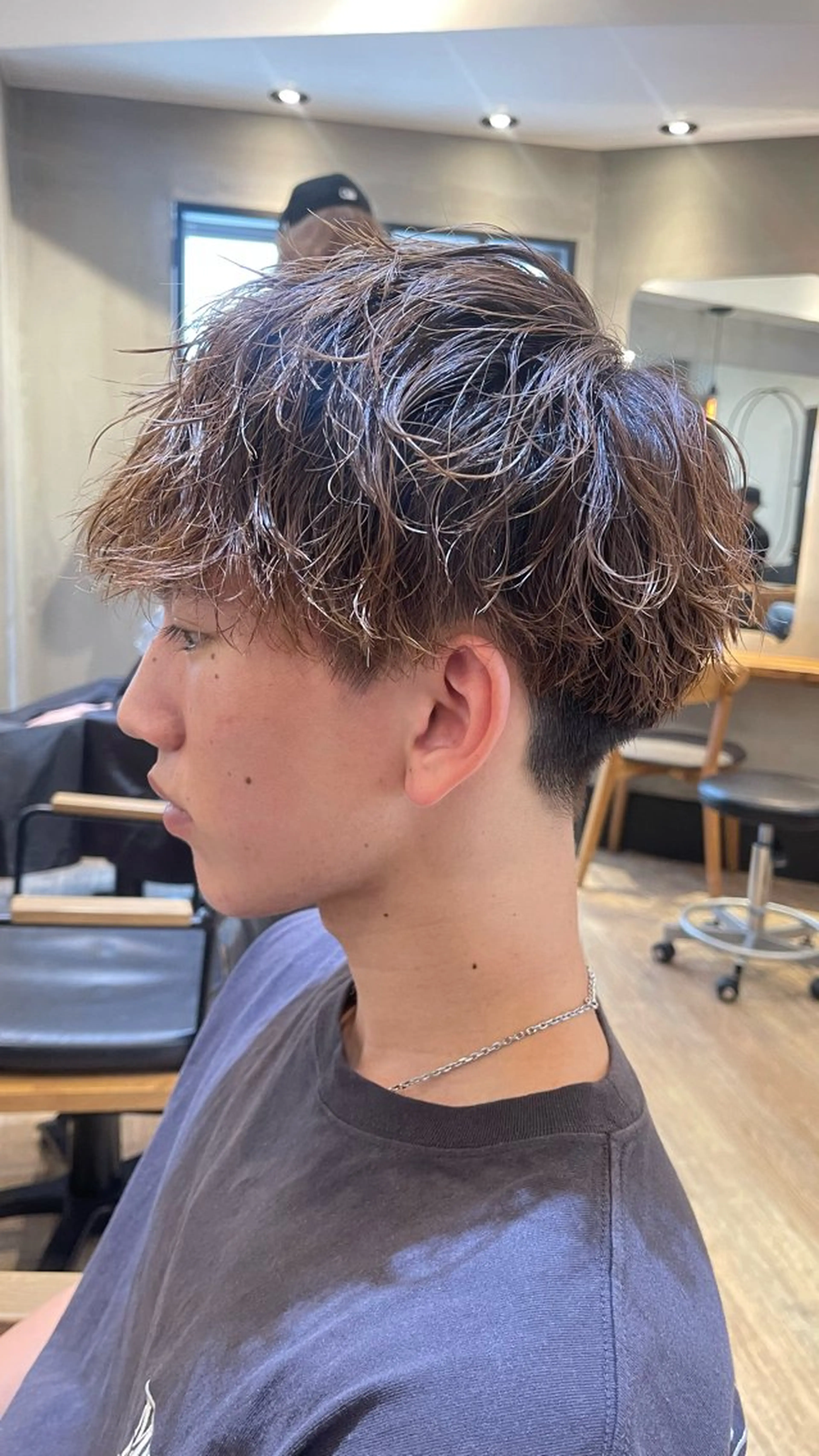 ショート パーマ メンズ ビジネス センターパート フェードカット メンズ韓国風 マッシュ カット パーマ トリートメント ヘアセット 新宿メンズ専門 髪質改善パーマ特化のヘアスタイル