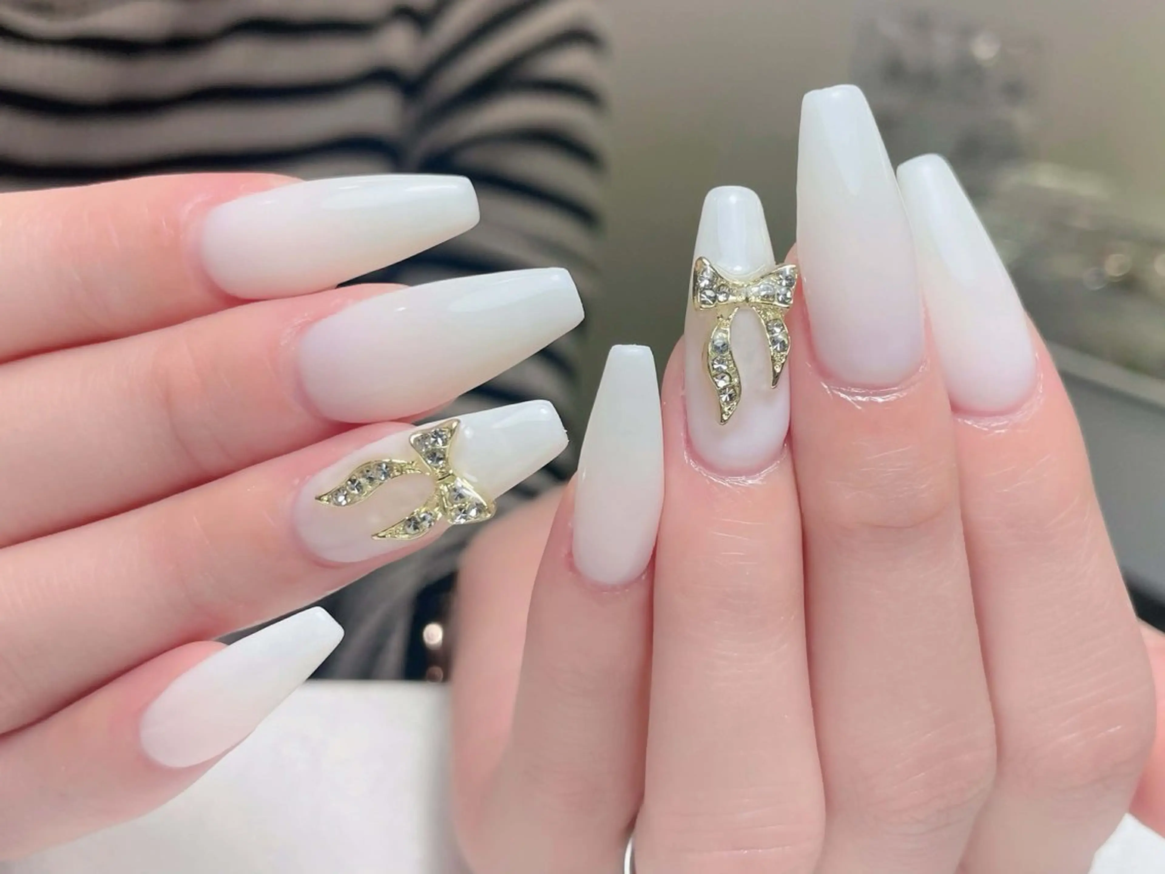 ネイル アートネイル オーロラネイル 長さ出し フレンチネイル ジェルネイル ハンドネイル 中野駅から2分 MEO NAILのネイルデザイン