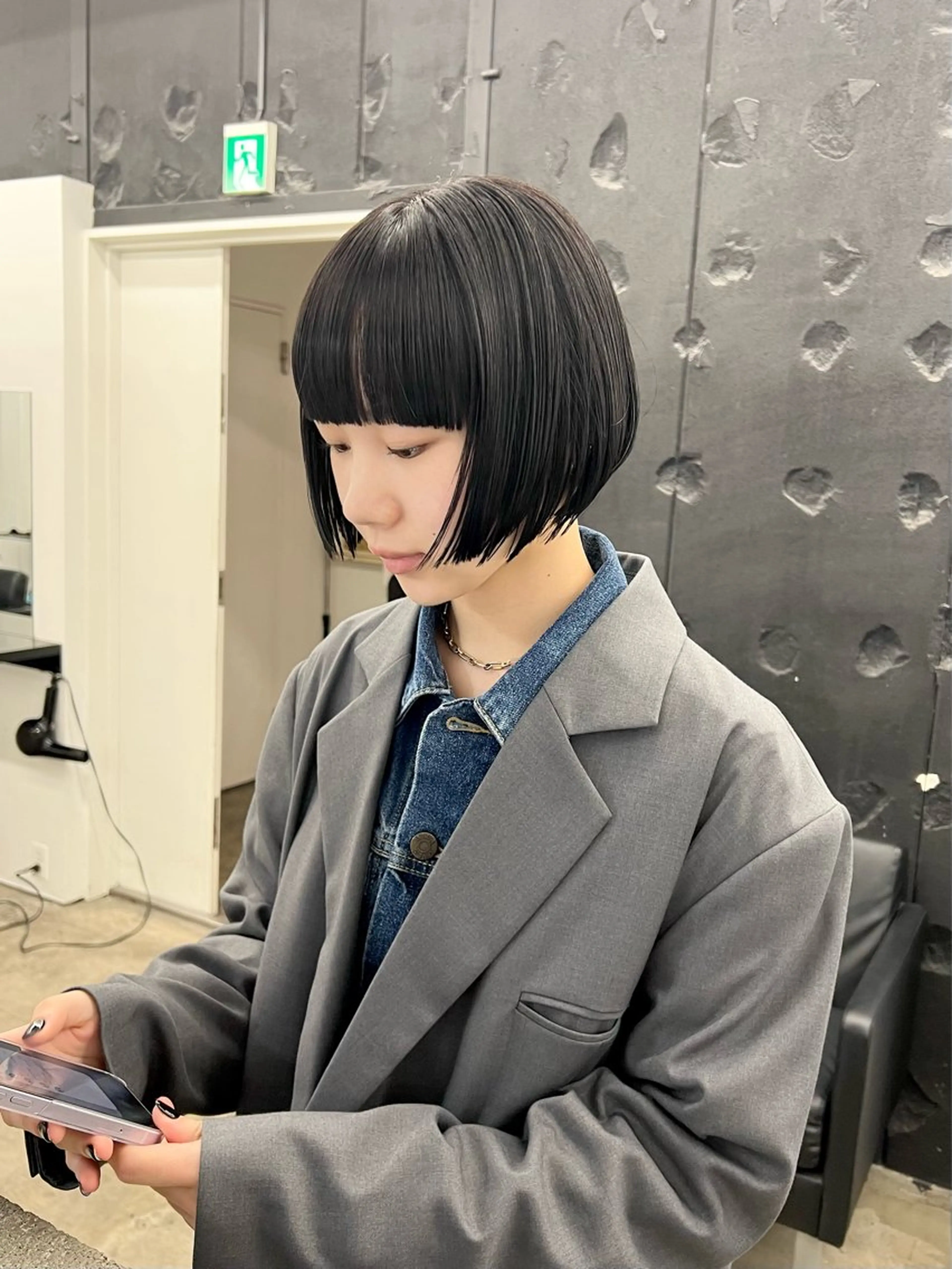 ショート カラー 切りっぱなしボブ ショートボブ 黒髪 ブルーカラー ブルーブラック カット ヘアカラー トリートメント HARU//原宿🤍 リピート率NO.1のヘアスタイル