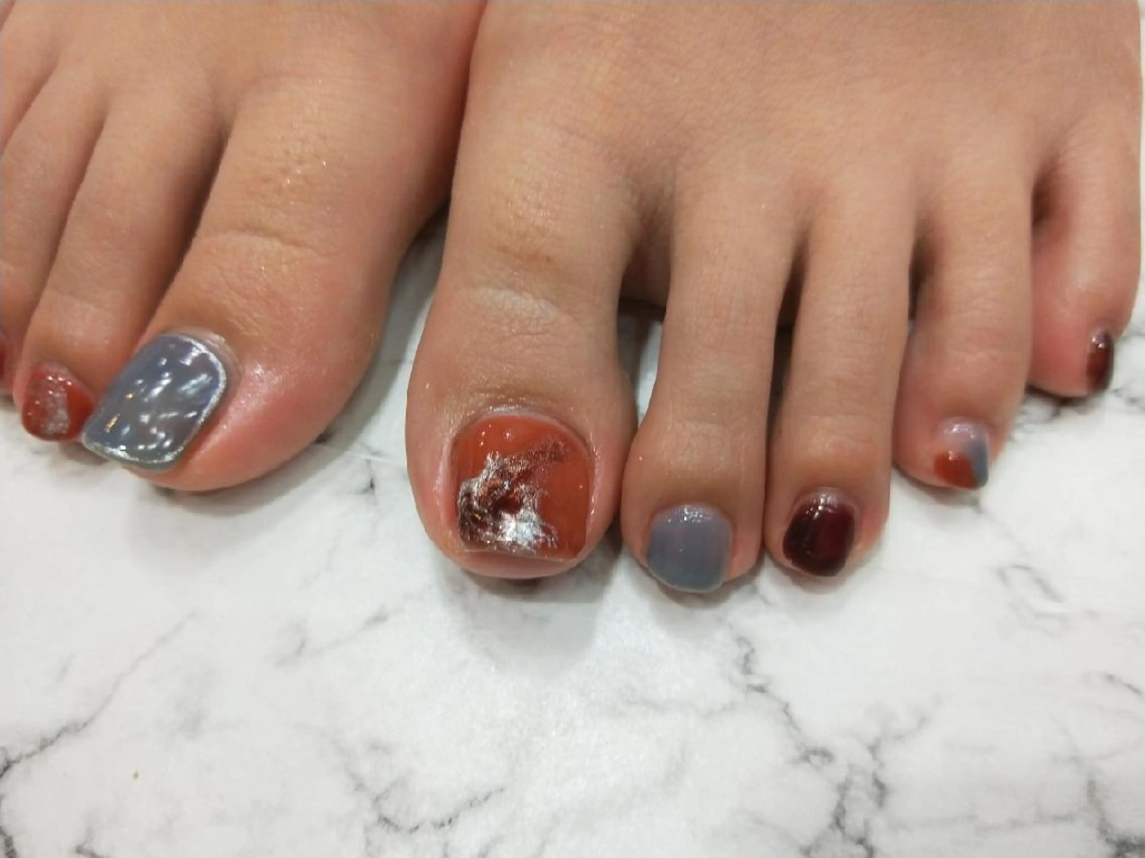 ネイル フットネイル R'well所属・はばすみれ🎀ﾈｲﾙ 光ﾌｪｲｼｬﾙ ﾍｱのネイルデザイン