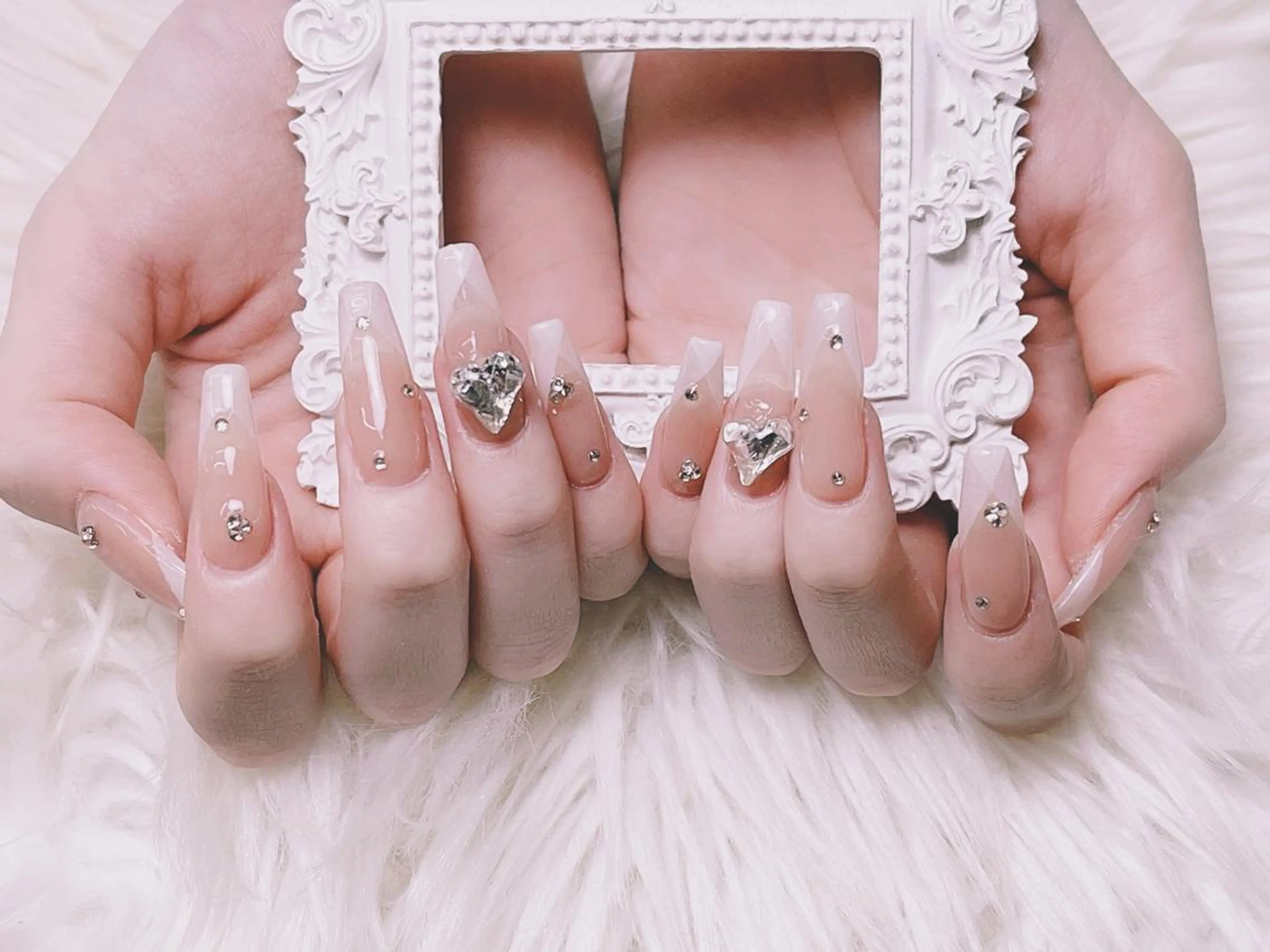 メンズ ネイル アートネイル フレンチネイル ジェルネイル キラキラネイル パラジェル ハンドネイル Bloom スカルプ専門店のネイルデザイン