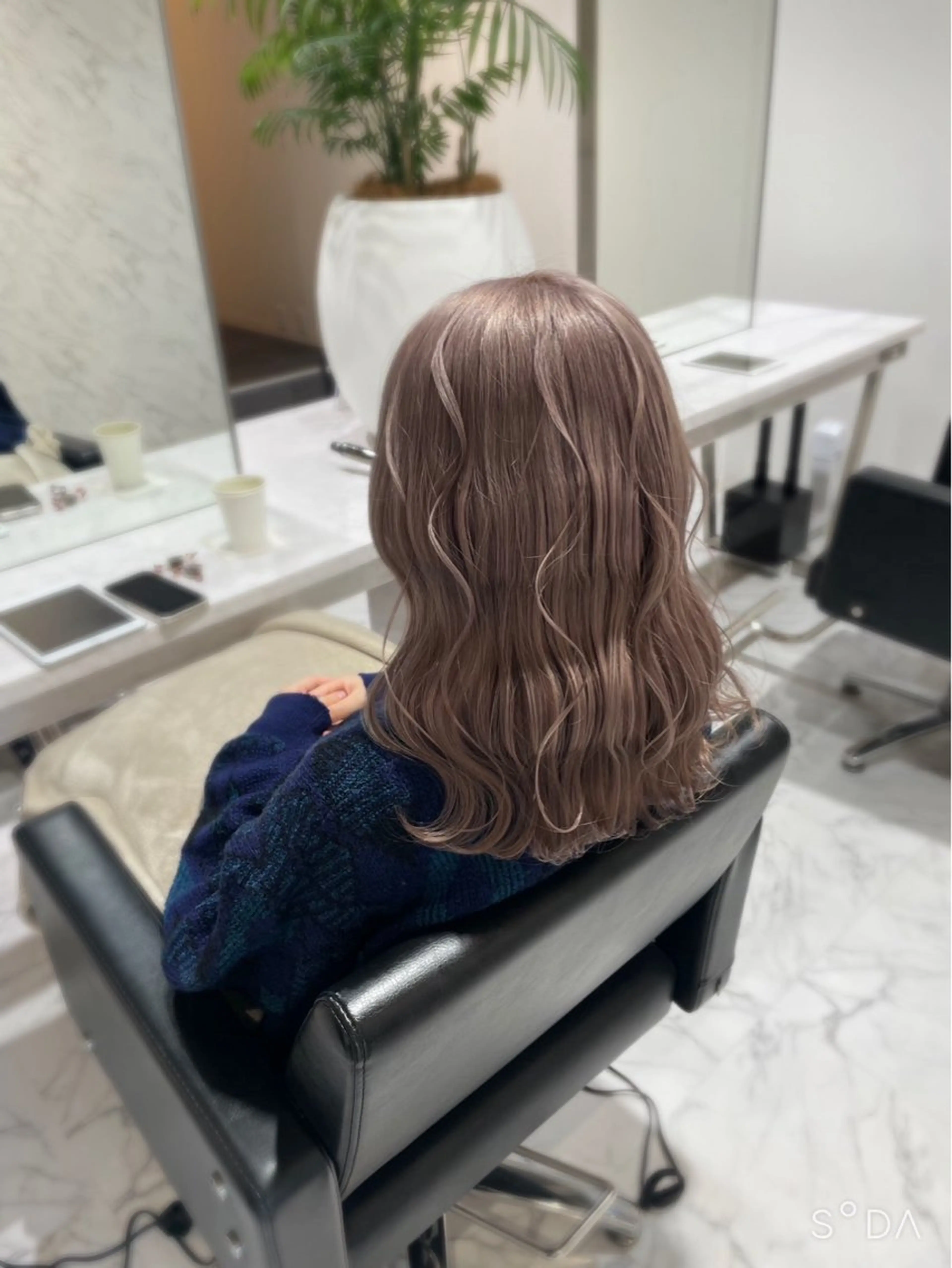 セミロング カラー ベージュカラー ミルクティーベージュ 福田 奈那のヘアスタイル