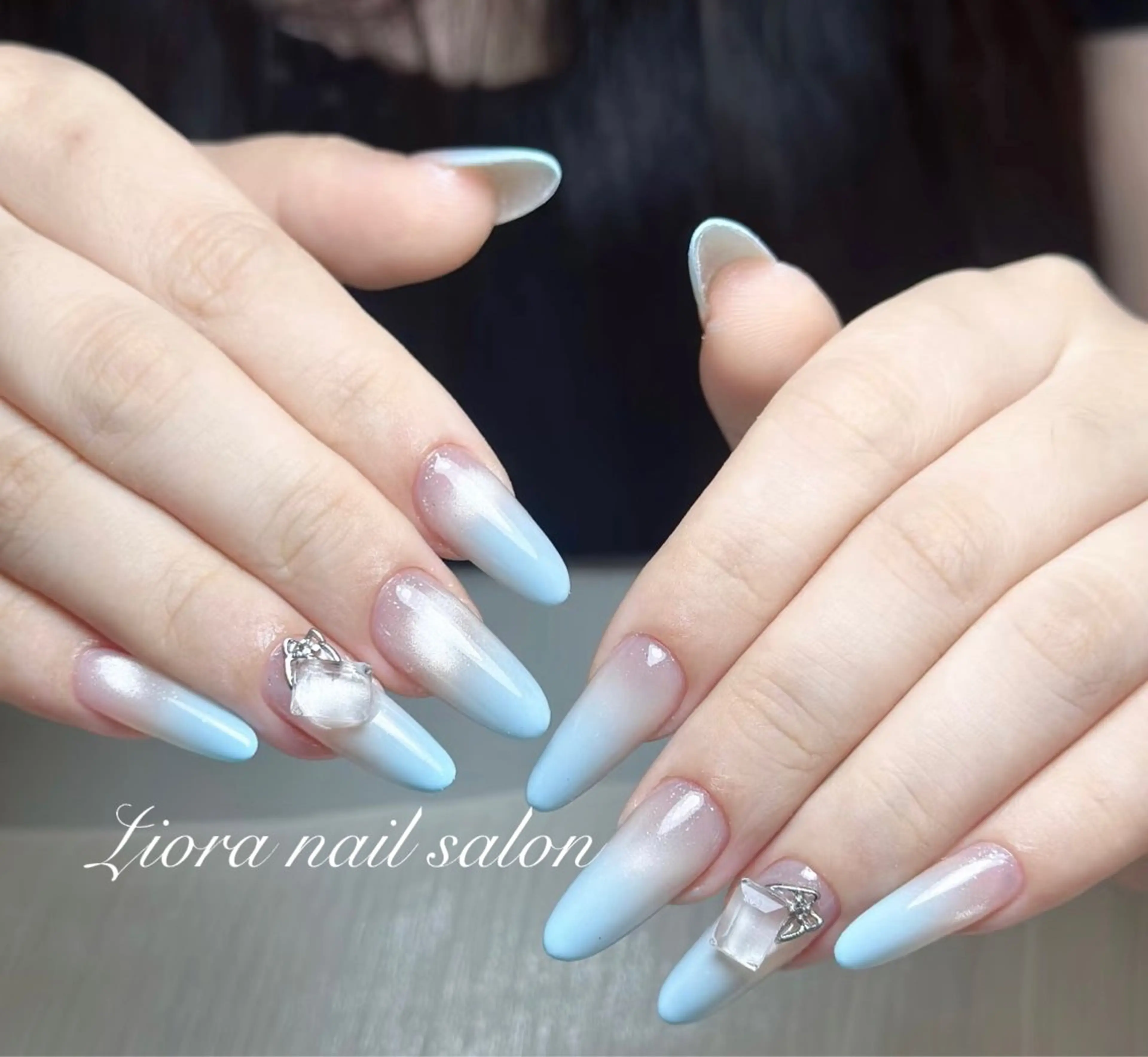 ネイル フレンチネイル ジェルネイル ガーリー グラデーション キラキラネイル ハンドネイル Liora nail 1のネイルデザイン