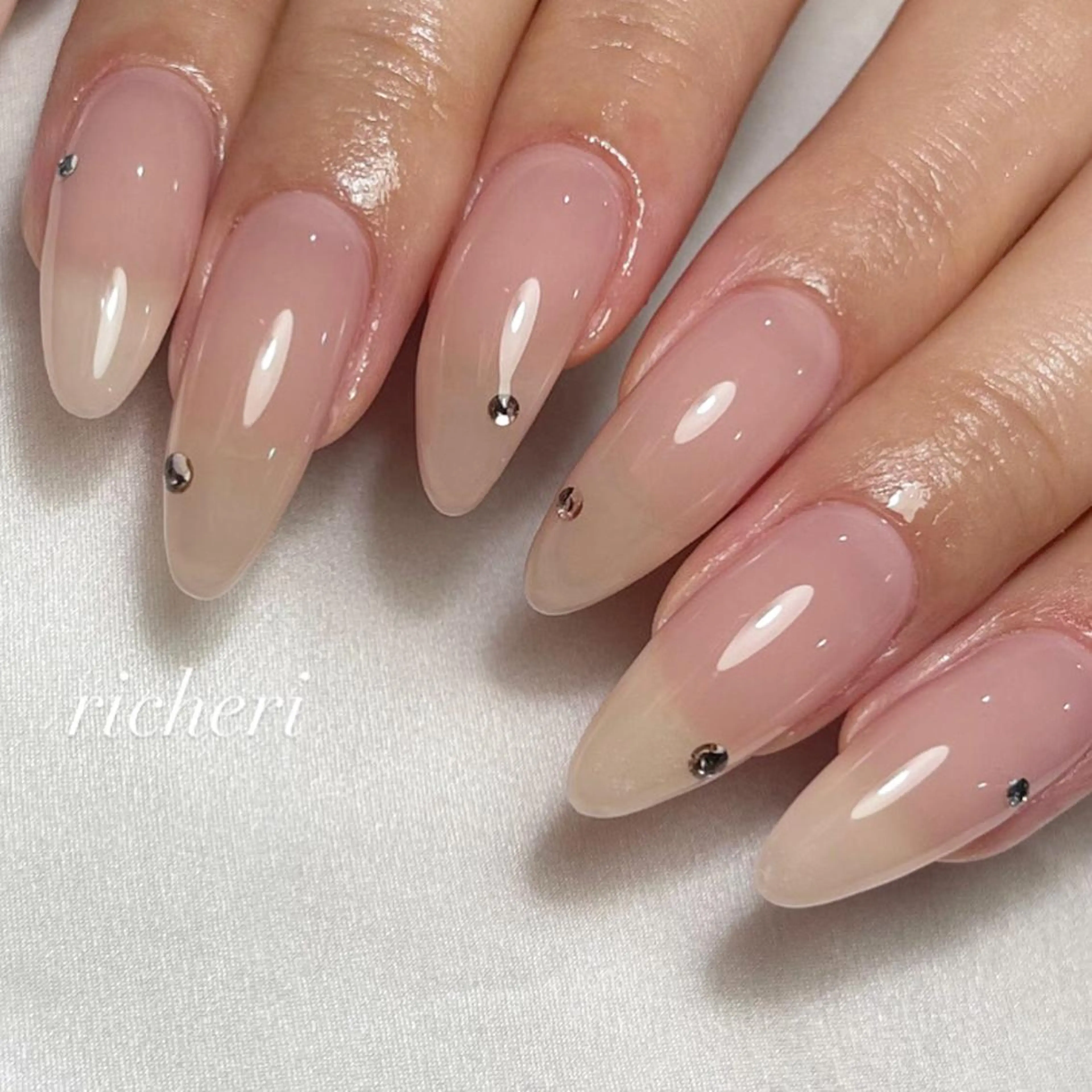 ミディアム ネイル ハンドネイル richeri beautyのネイルデザイン