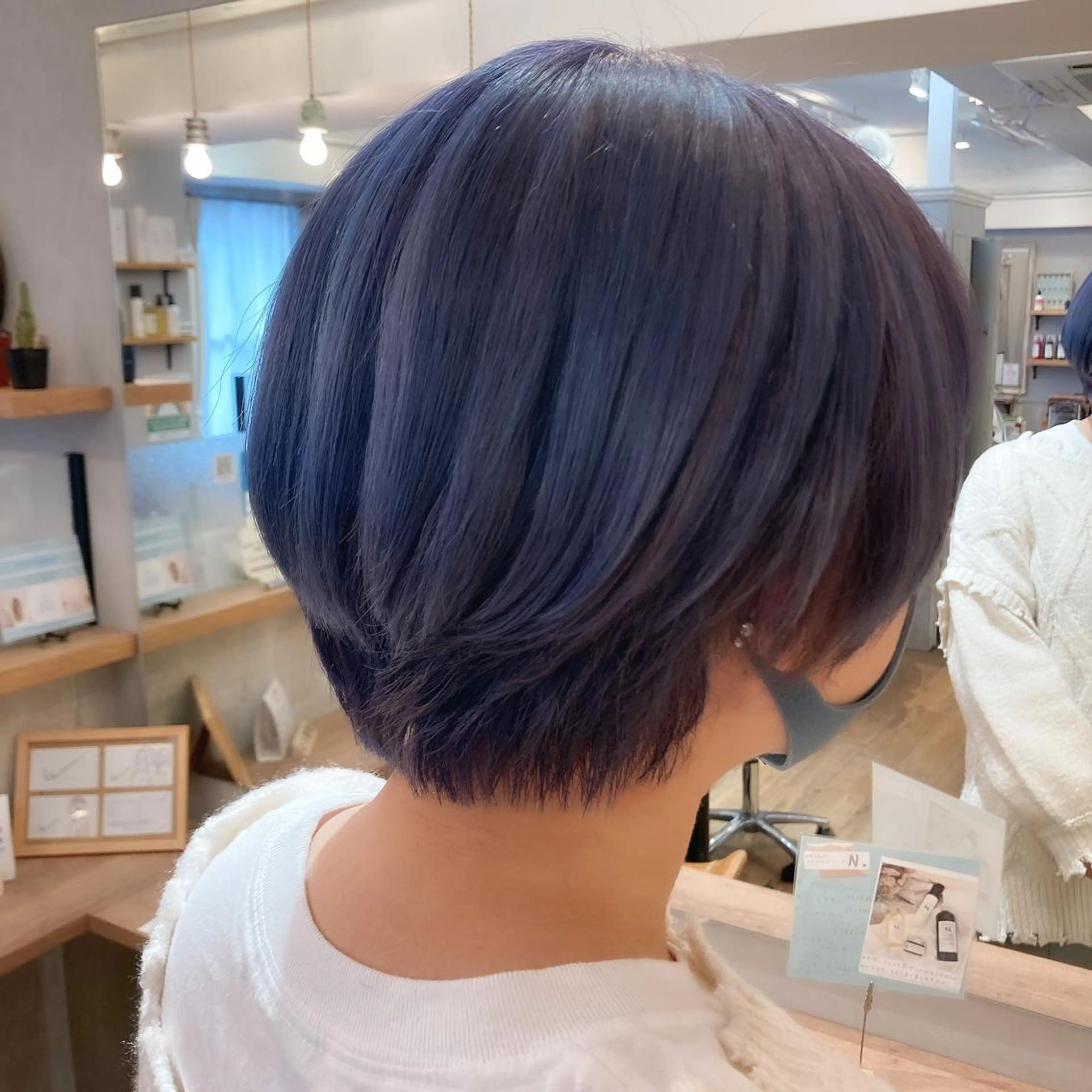 ショート ヘアカラー KAJI MANAMIのヘアスタイル