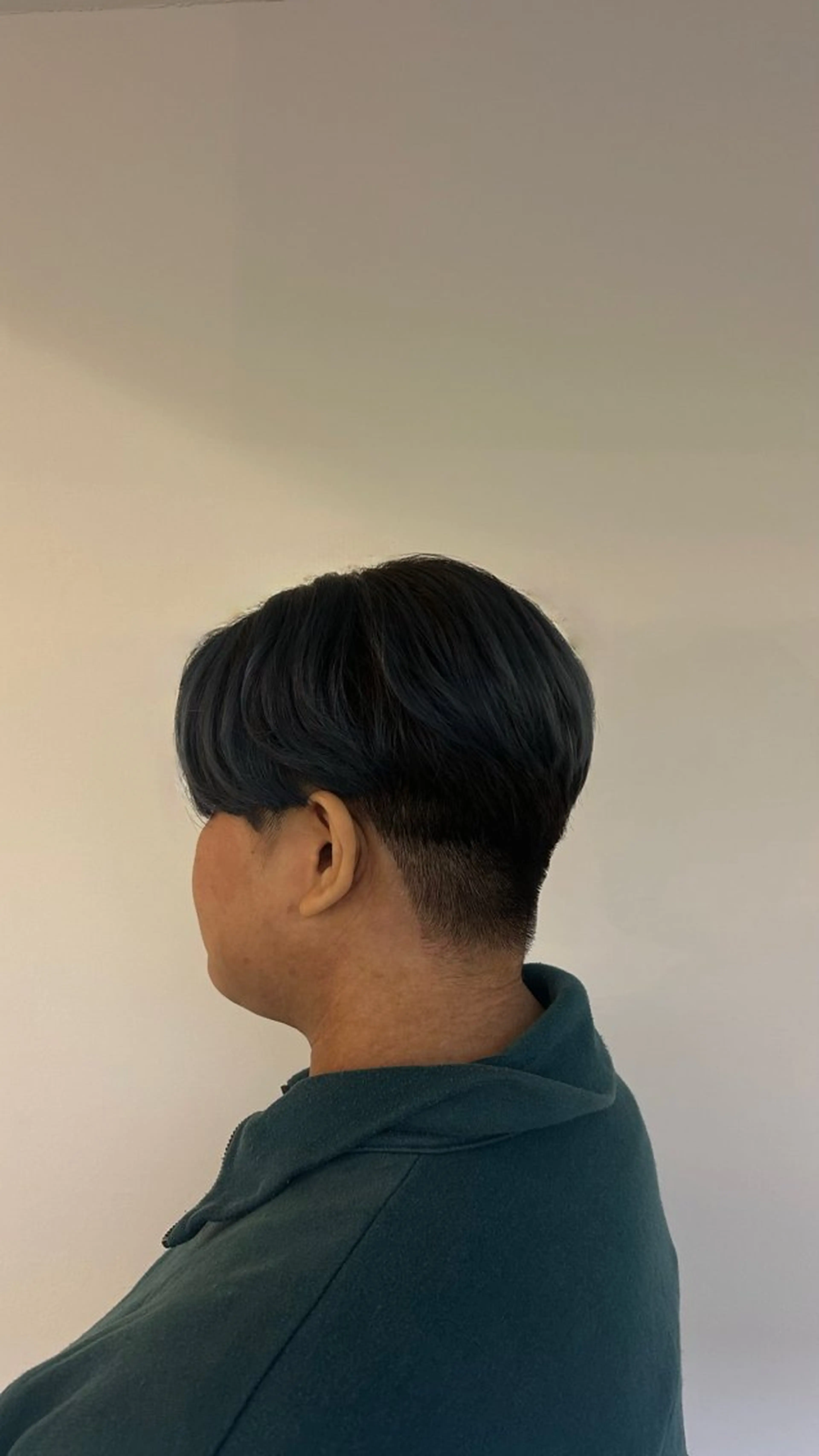 ショート カット 松井 詩織のヘアスタイル