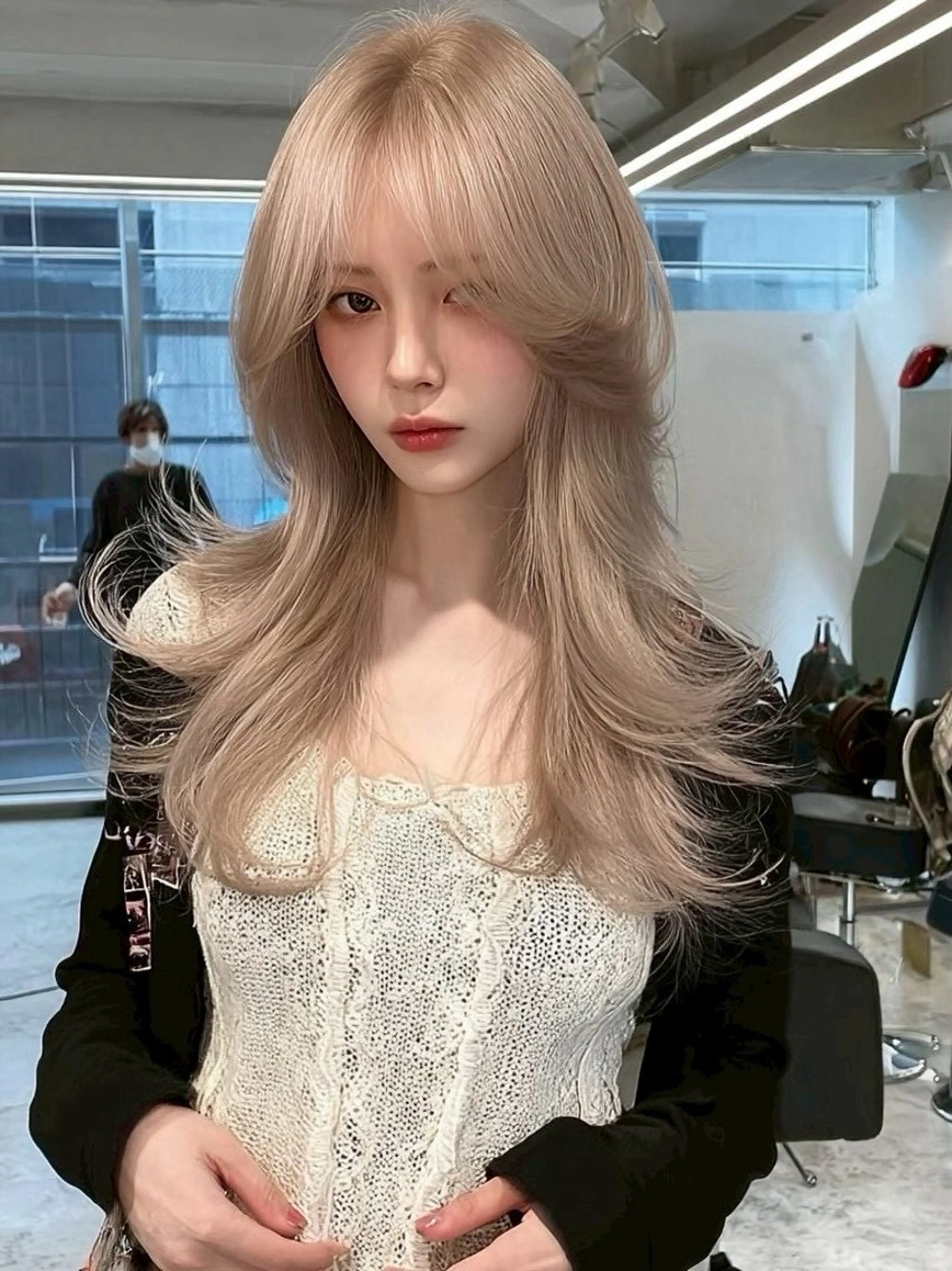 セミロング カラー セミロングパーマ 髪質改善 韓国風ヘア 縮毛矯正 ヘアカラー 西 優衣奈のヘアスタイル