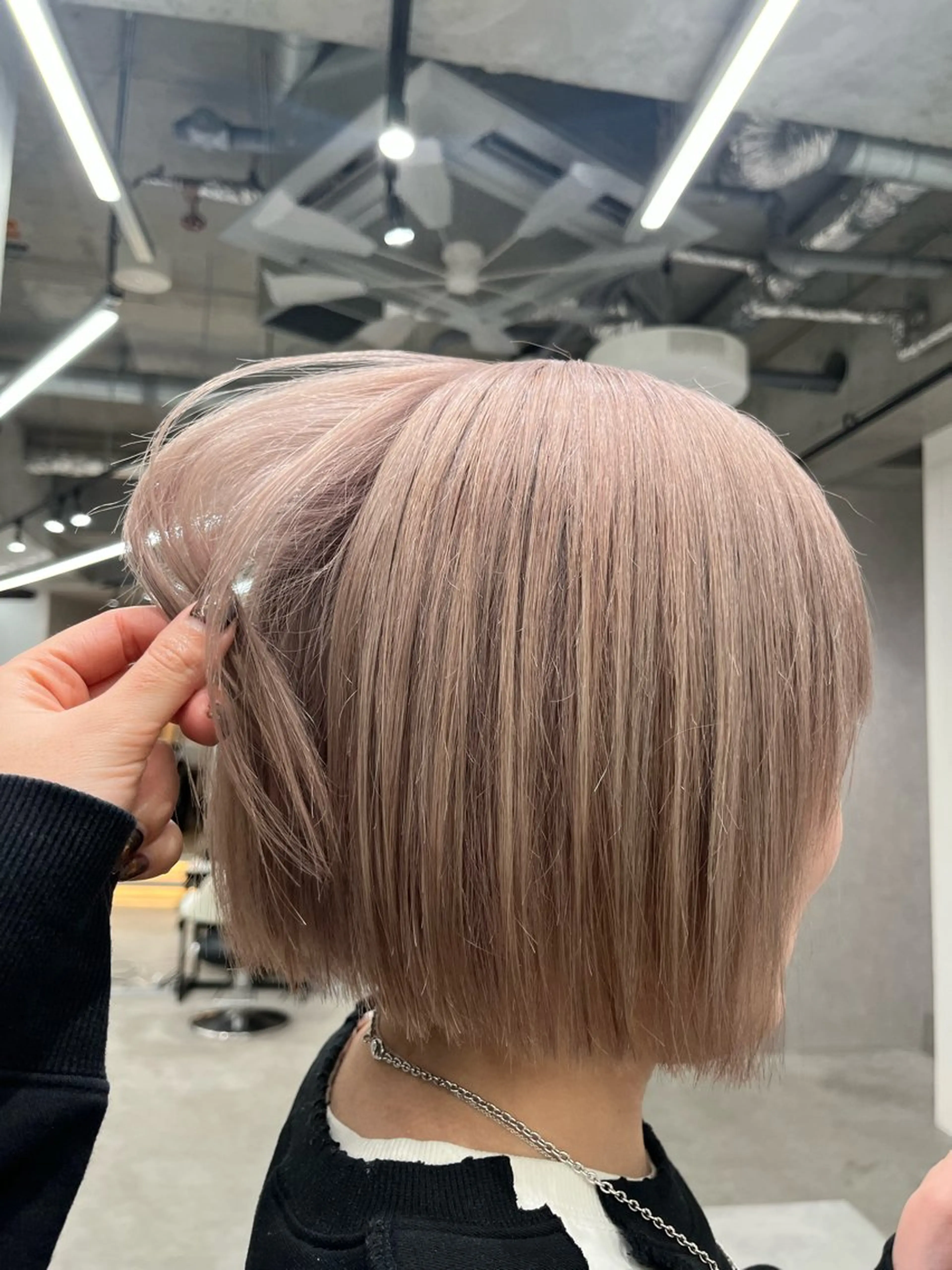 カラー ブリーチ グレージュ dot .tokyo所属・中村 彩夏のヘアスタイル
