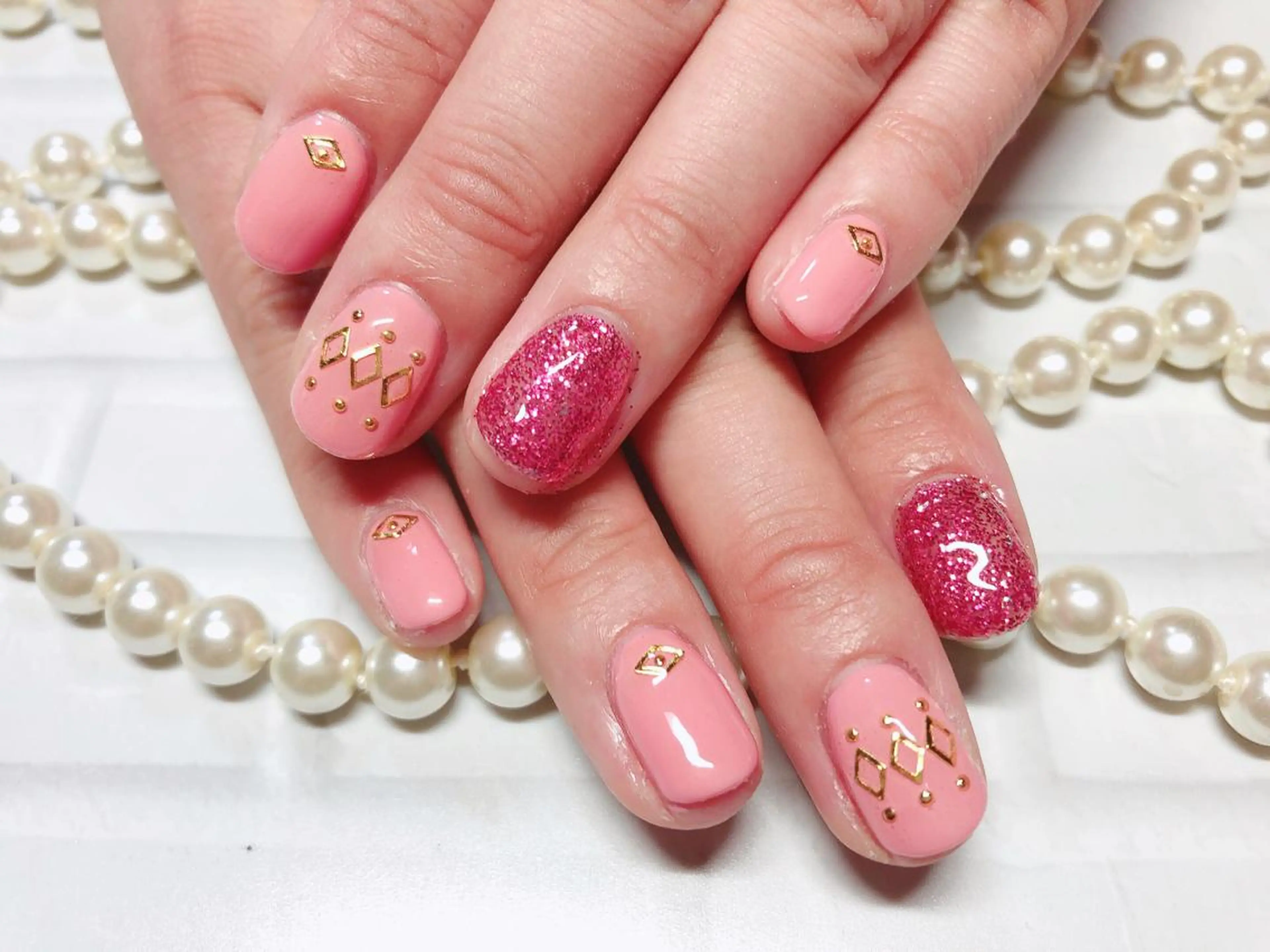 ネイル キラキラネイル ラメ(グリッター) ピンク 赤色 シンプルネイル ハンドネイル ハンドケア ネイルサロン HARRYS所属・ネイル･脱毛サロン HARRYSのエステ・リラクイメージ