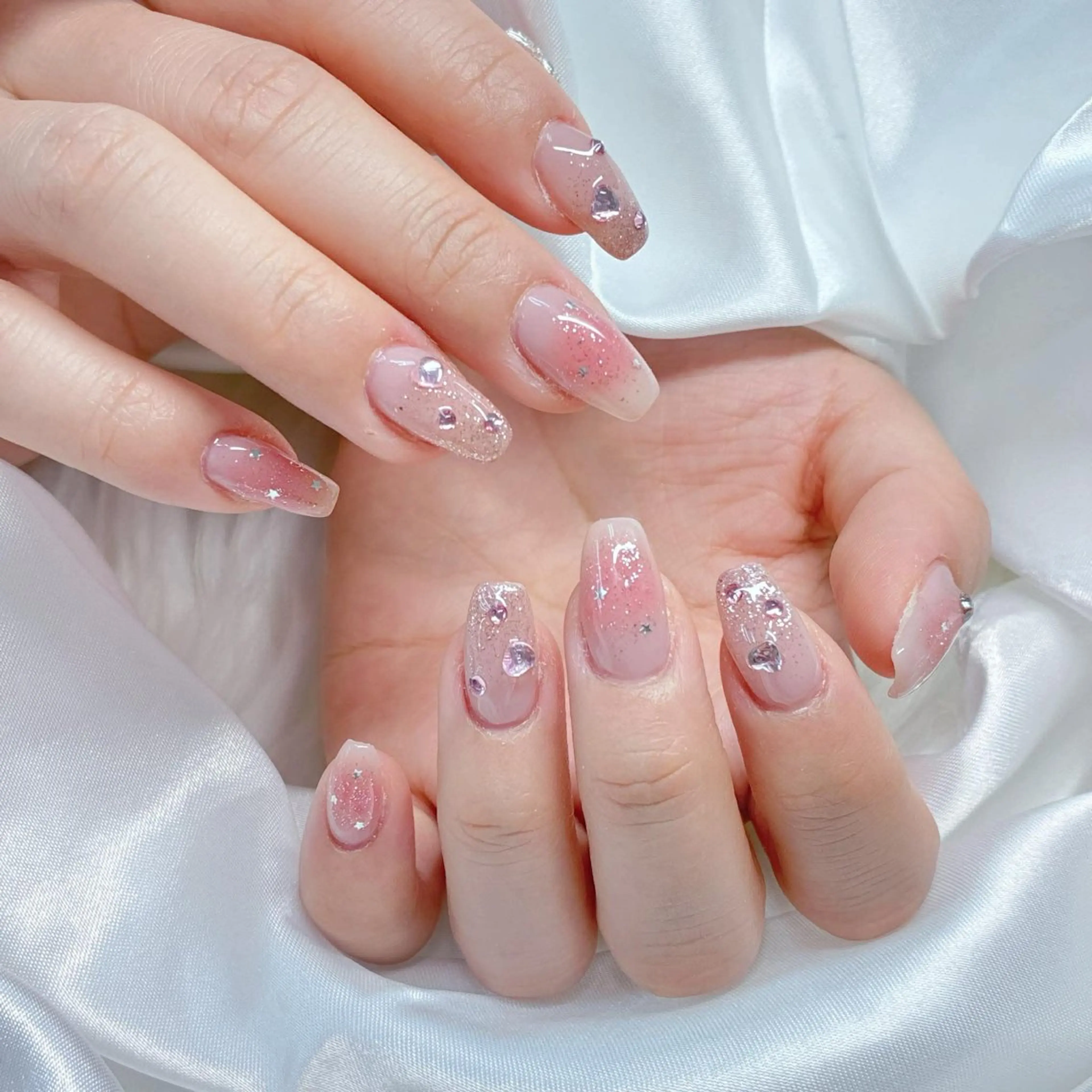 ネイル 桜ネイル フレンチネイル グラデーション 韓国ネイル マグネットネイル ハンドネイル ハンドケア Hara Nail 【パラジェル使用】のネイルデザイン