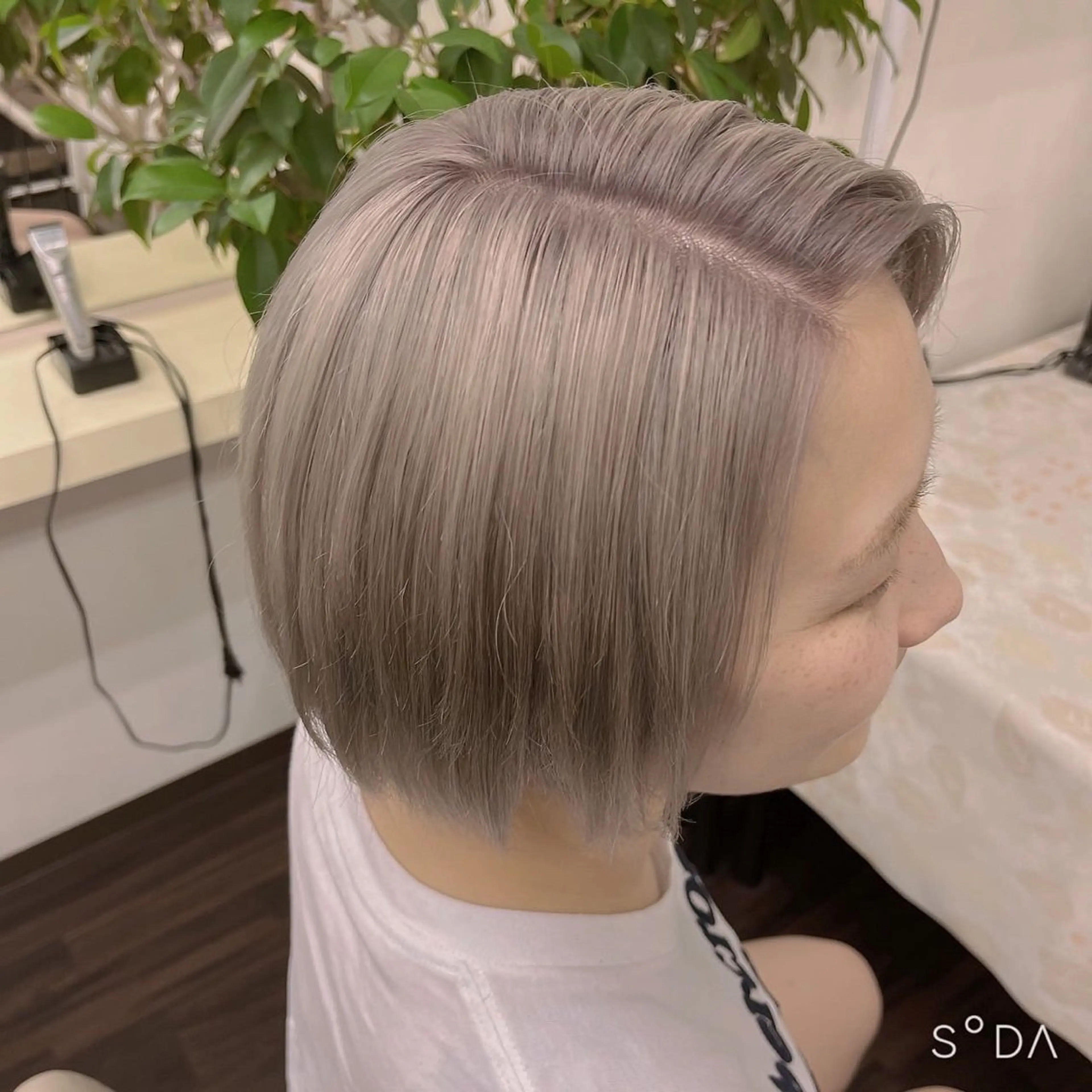 ミディアム カラー 透明感カラー シルバー ホワイトシルバー ヘアカラー トリートメント veretta .所属・✒️ハイトーン/ メンズ特化　Rikuのヘアスタイル