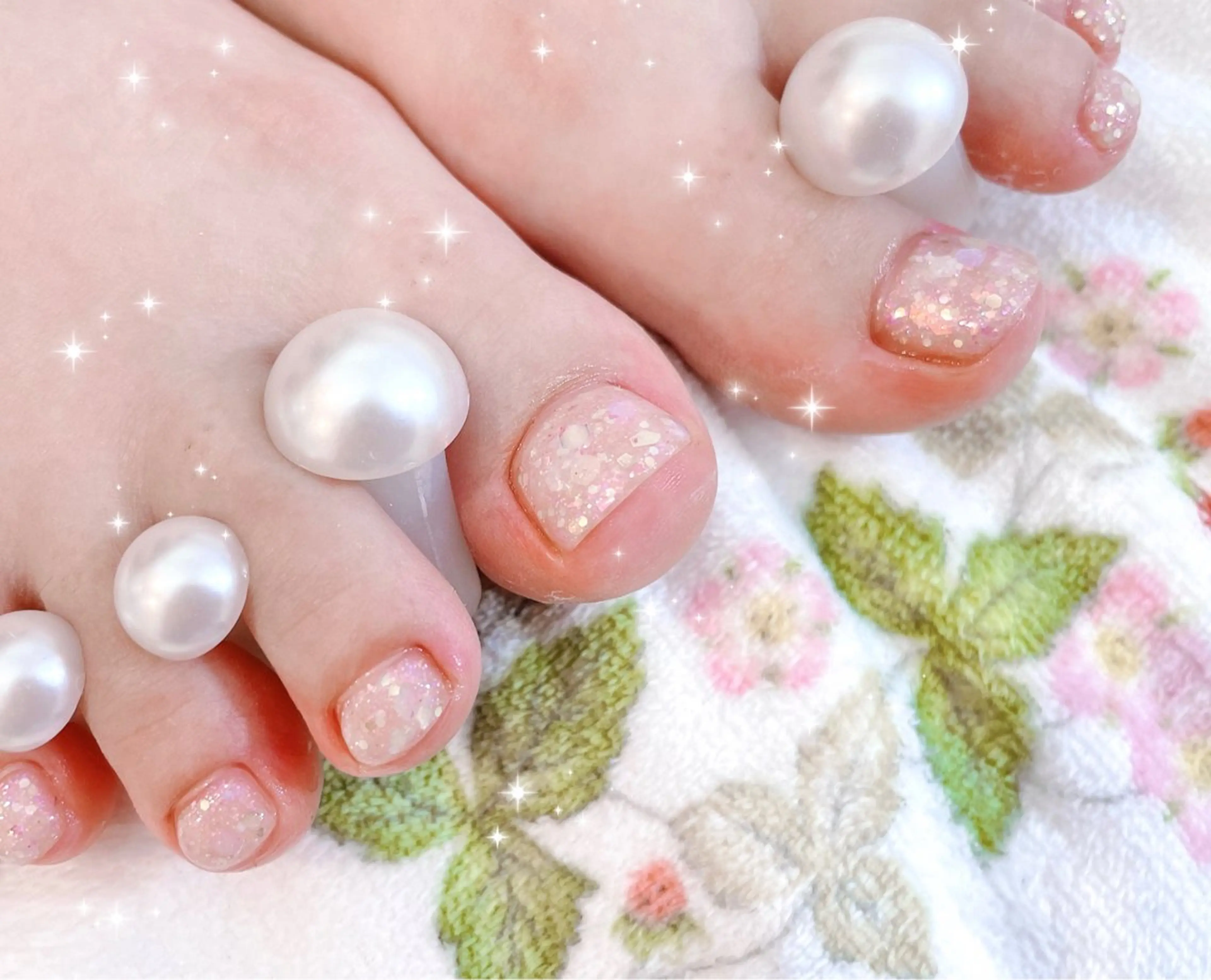 ネイル キラキラネイル ホワイト フットネイル FLARE NAIL フレアネイルのネイルデザイン